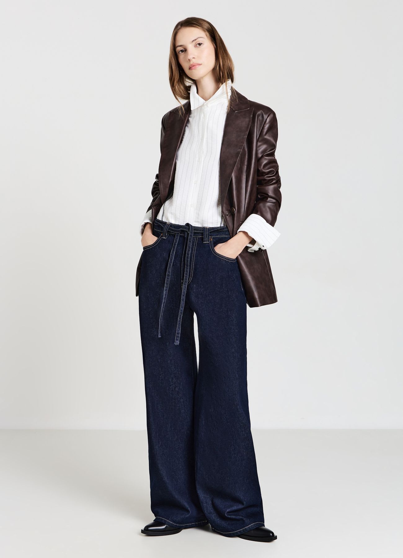 Jeans super wide leg con cintura