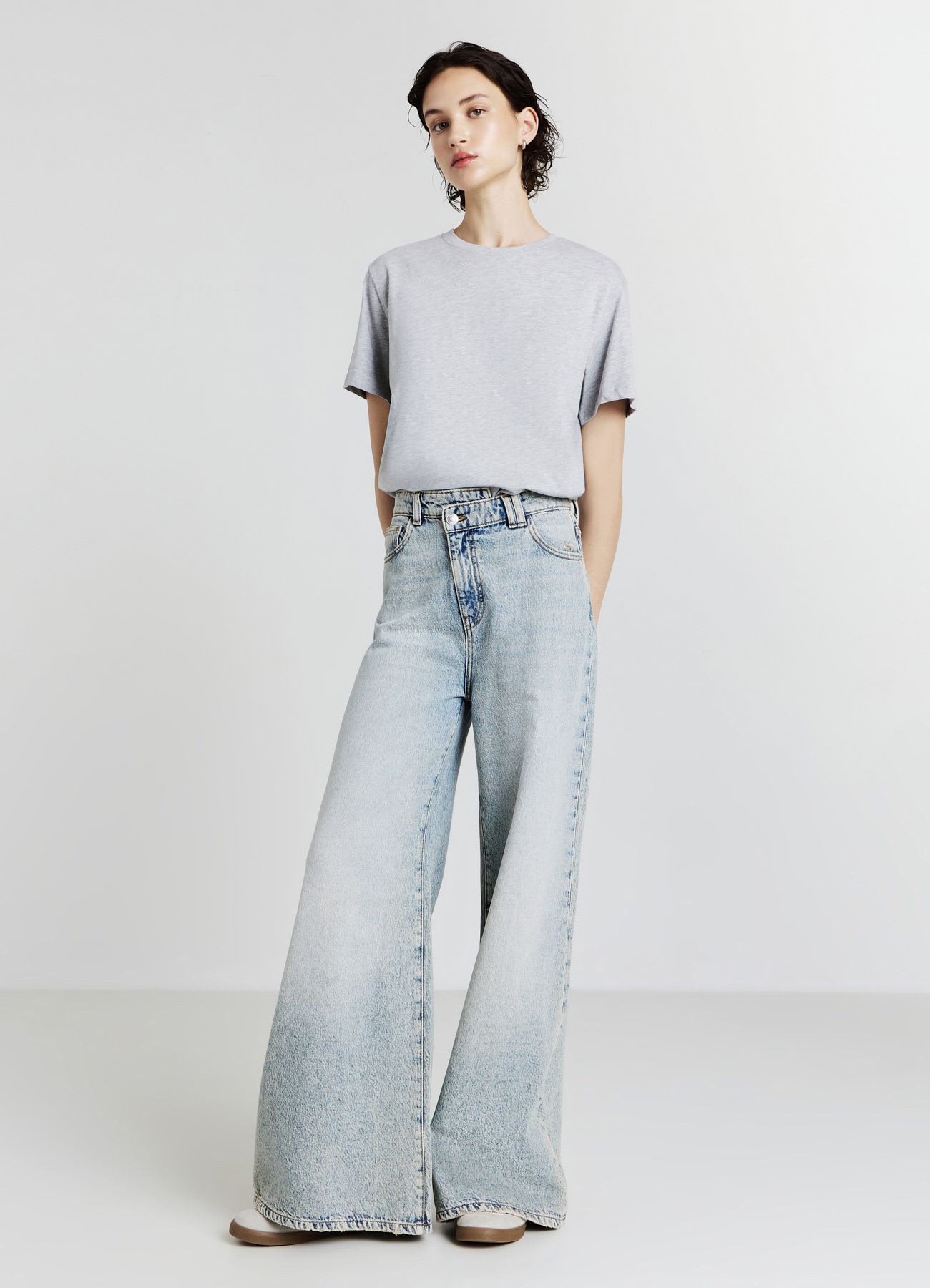 Jeans wide leg effetto sabbiato