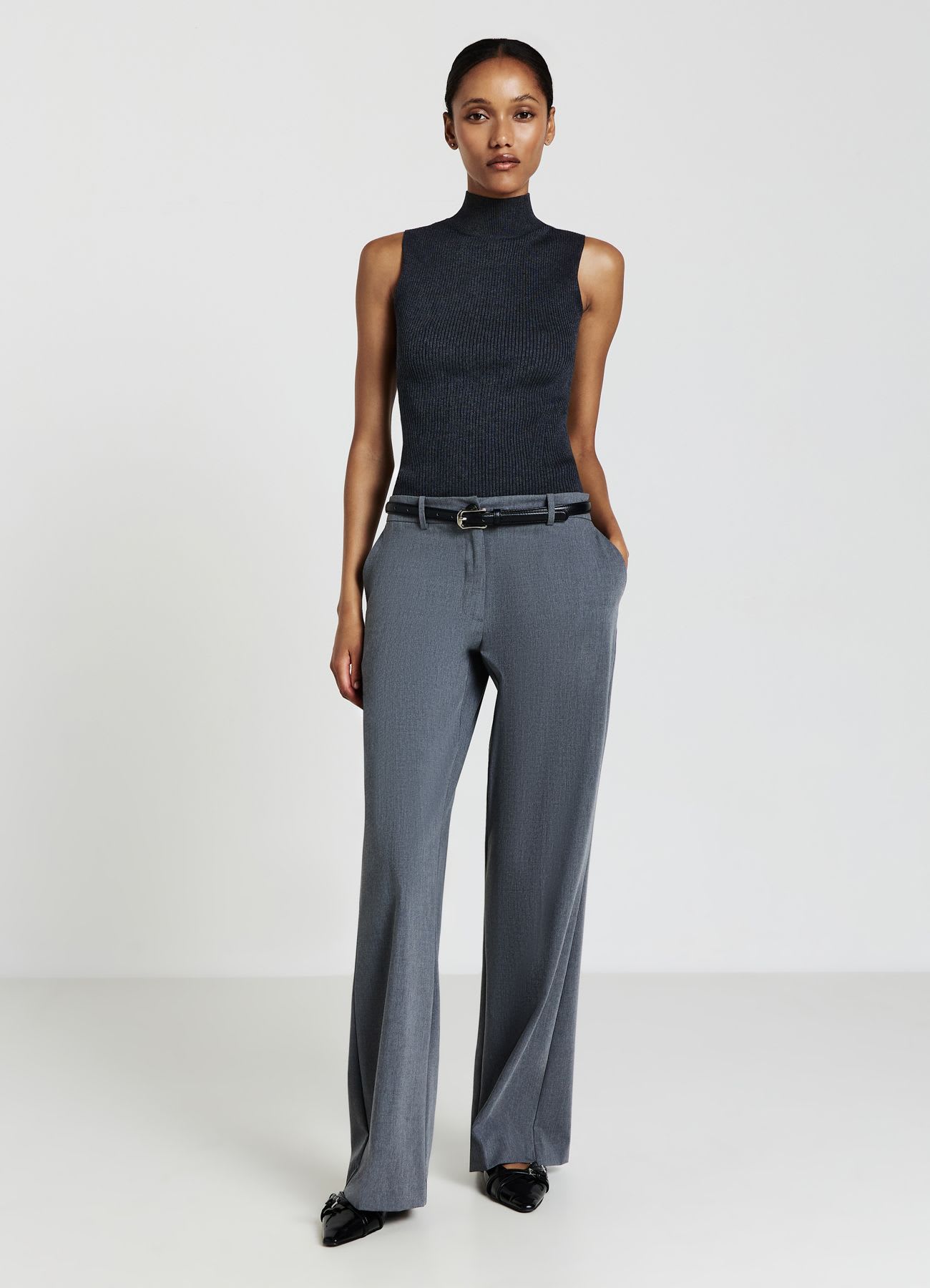 Pantaloni flare