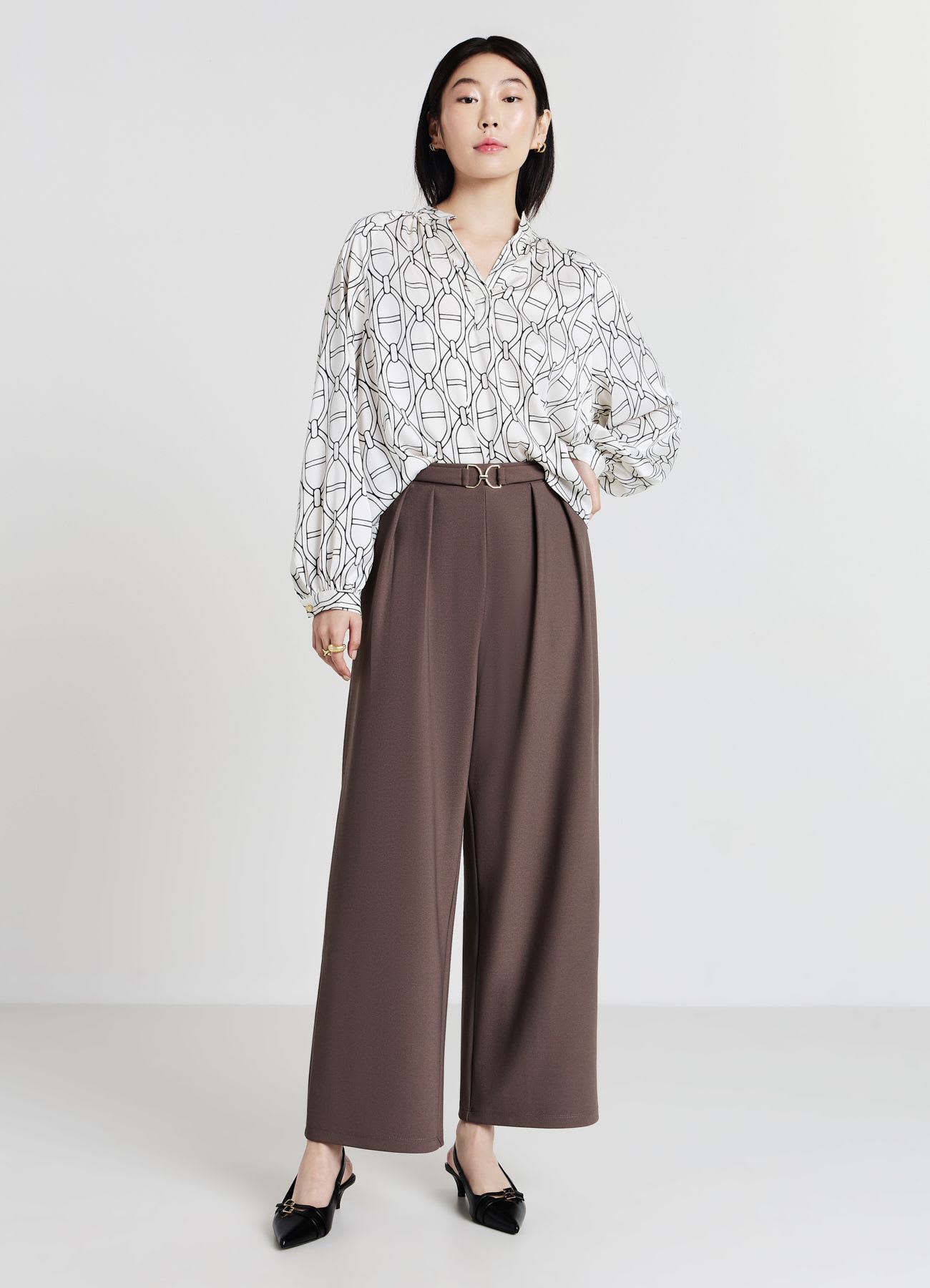 Pantaloni palazzo con cintura decorativa