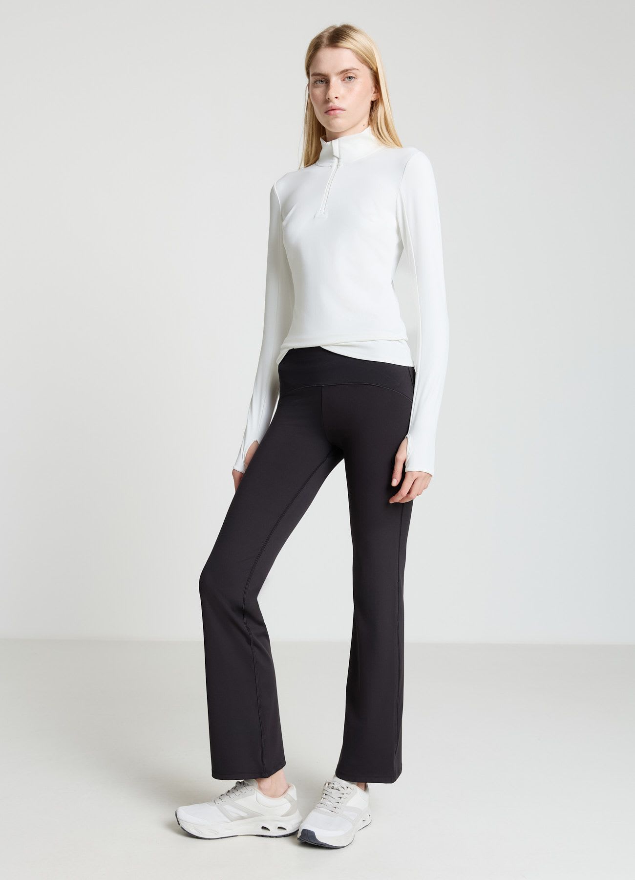 Leggings flare con fascia in vita