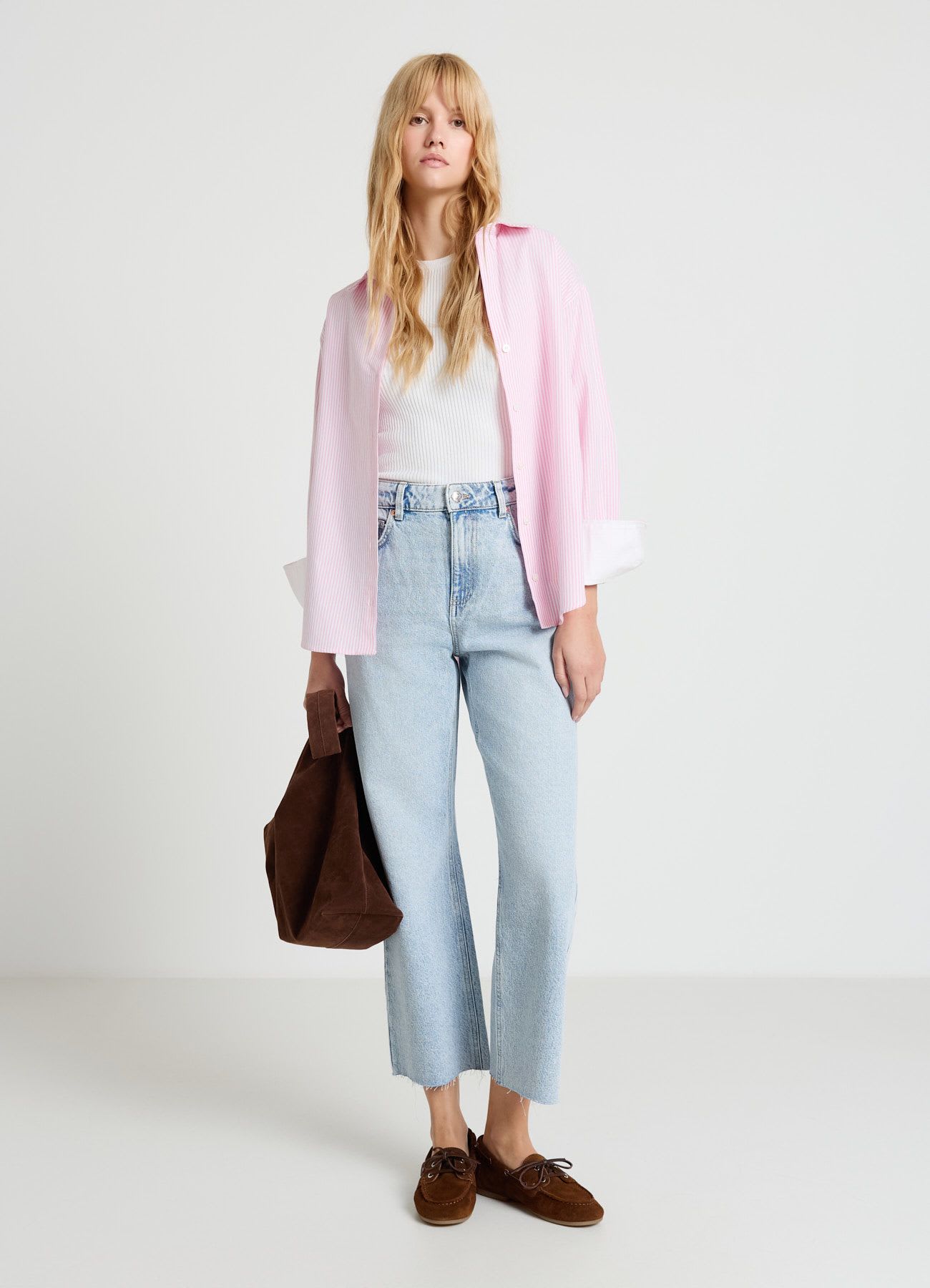 Camicia a righe con scollo a V