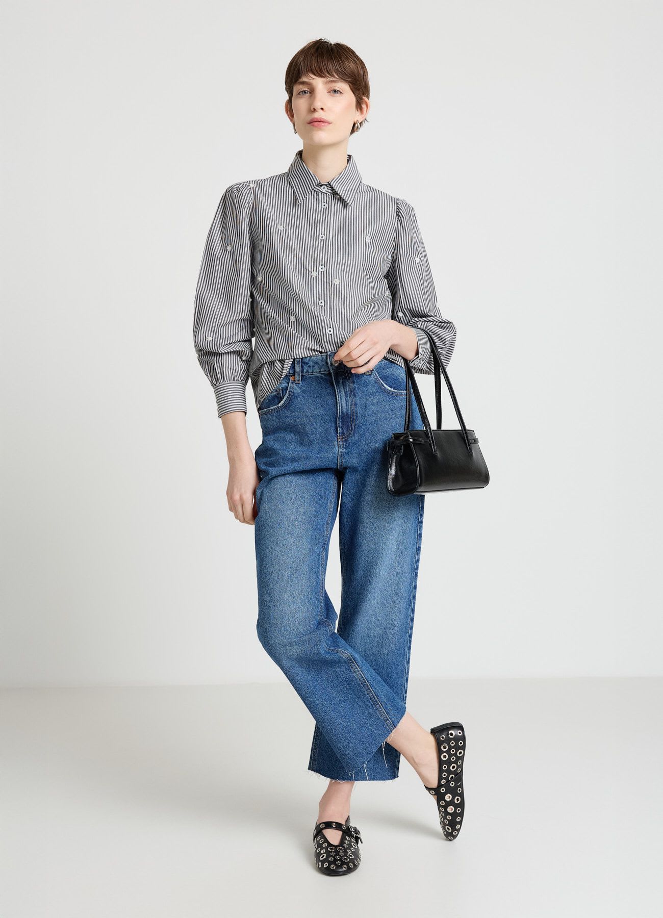 Camicia a righe con ricami e perle