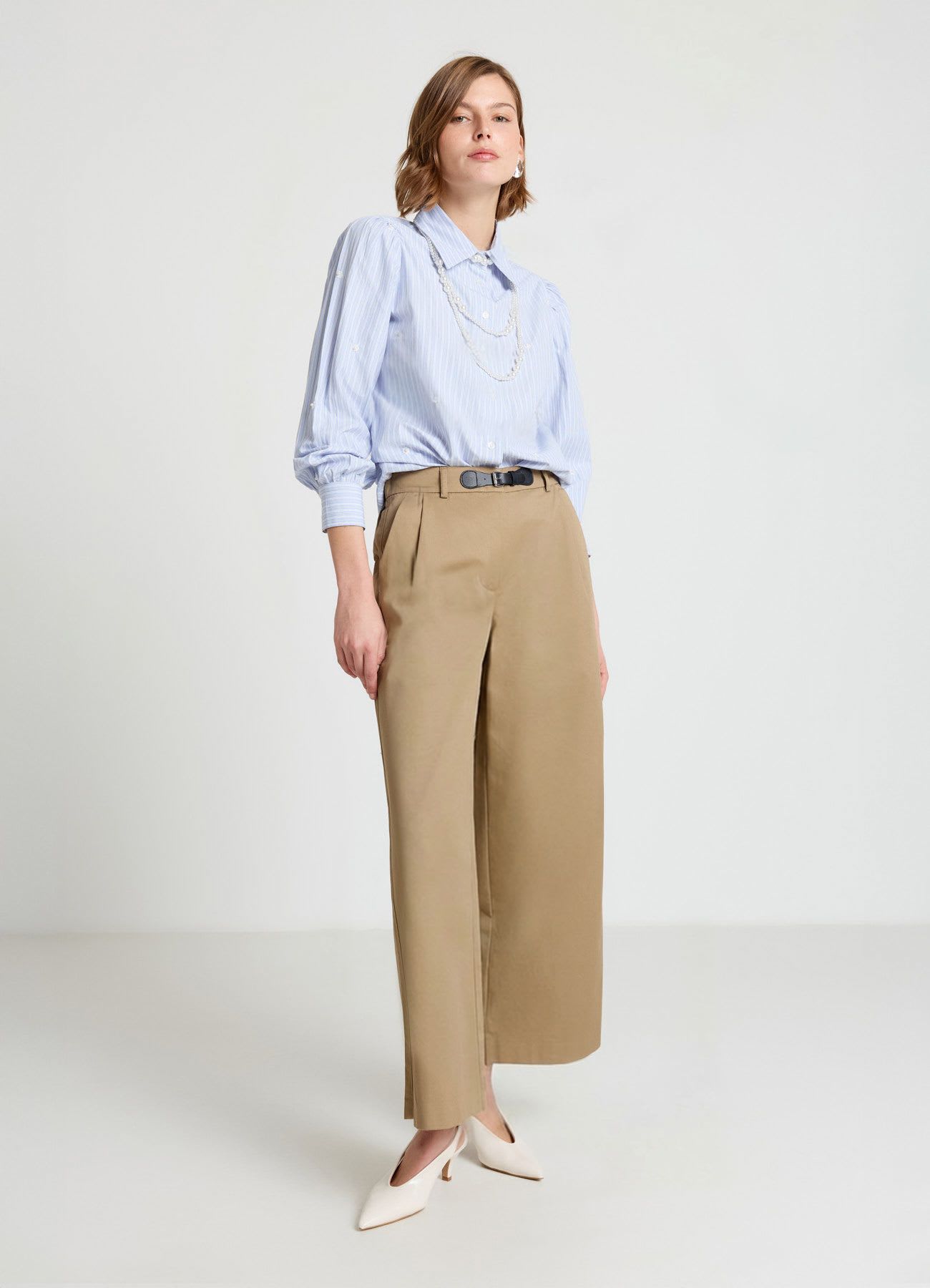 Camicia a righe con ricami e perle
