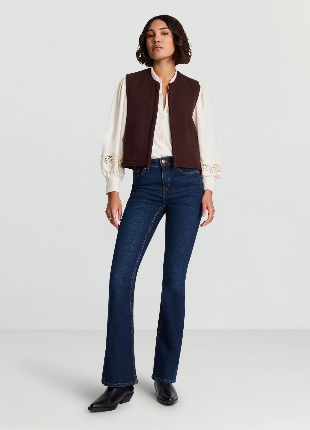Camicia con inserti macramè e maniche a palloncino