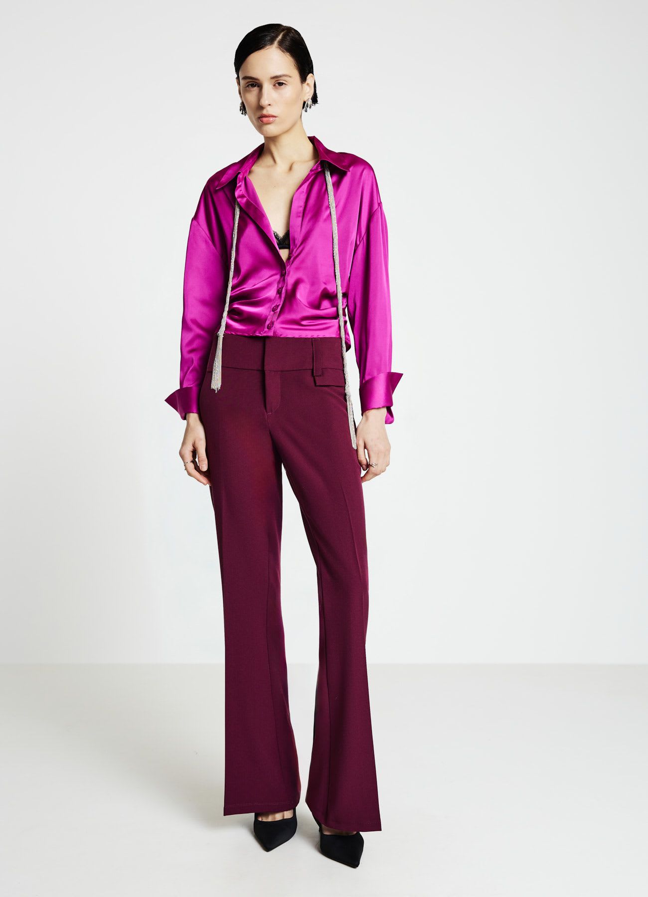 Camicia crop simil satin con arricciature