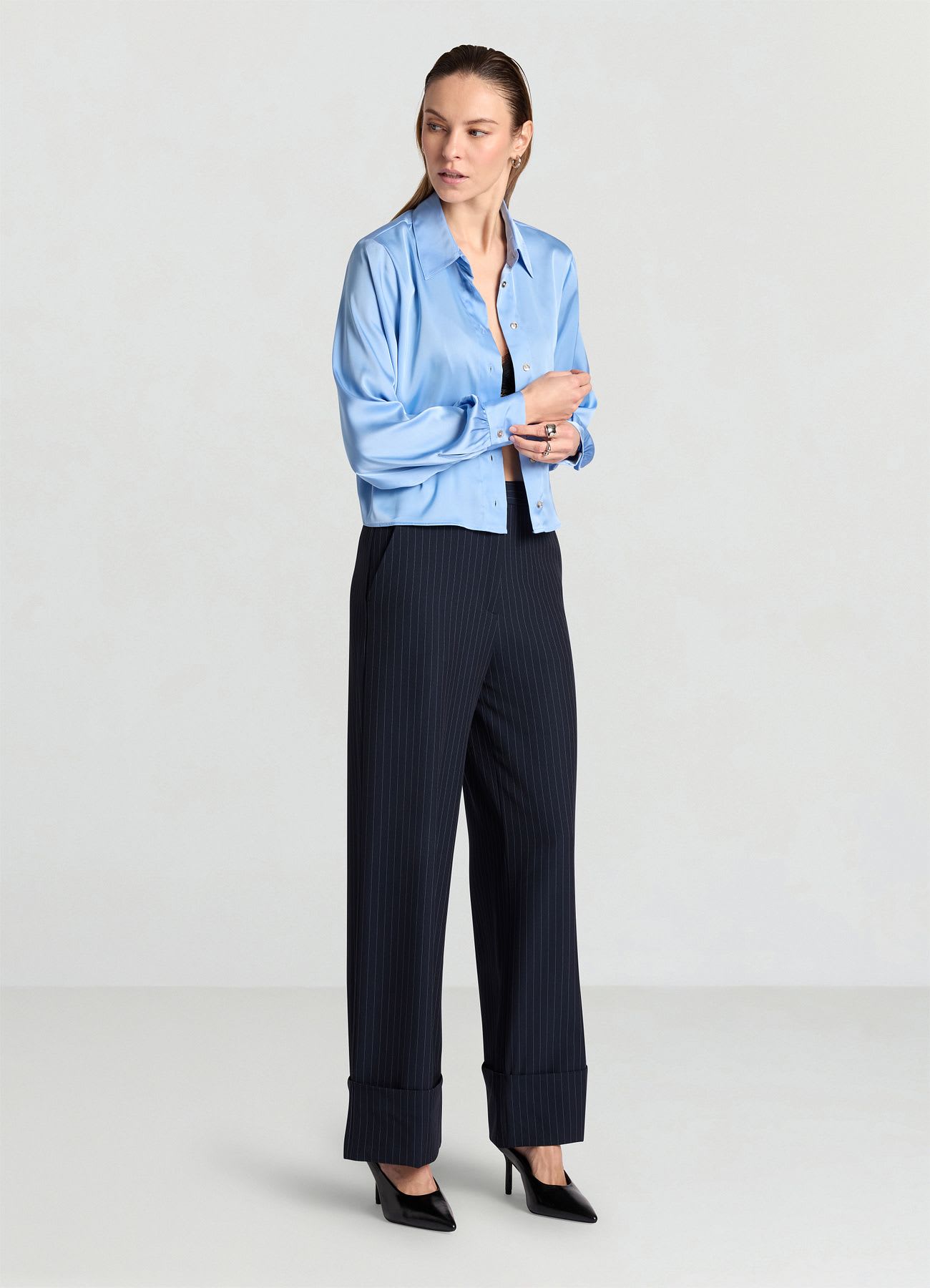 Camicia crop simil satin maniche a palloncino
