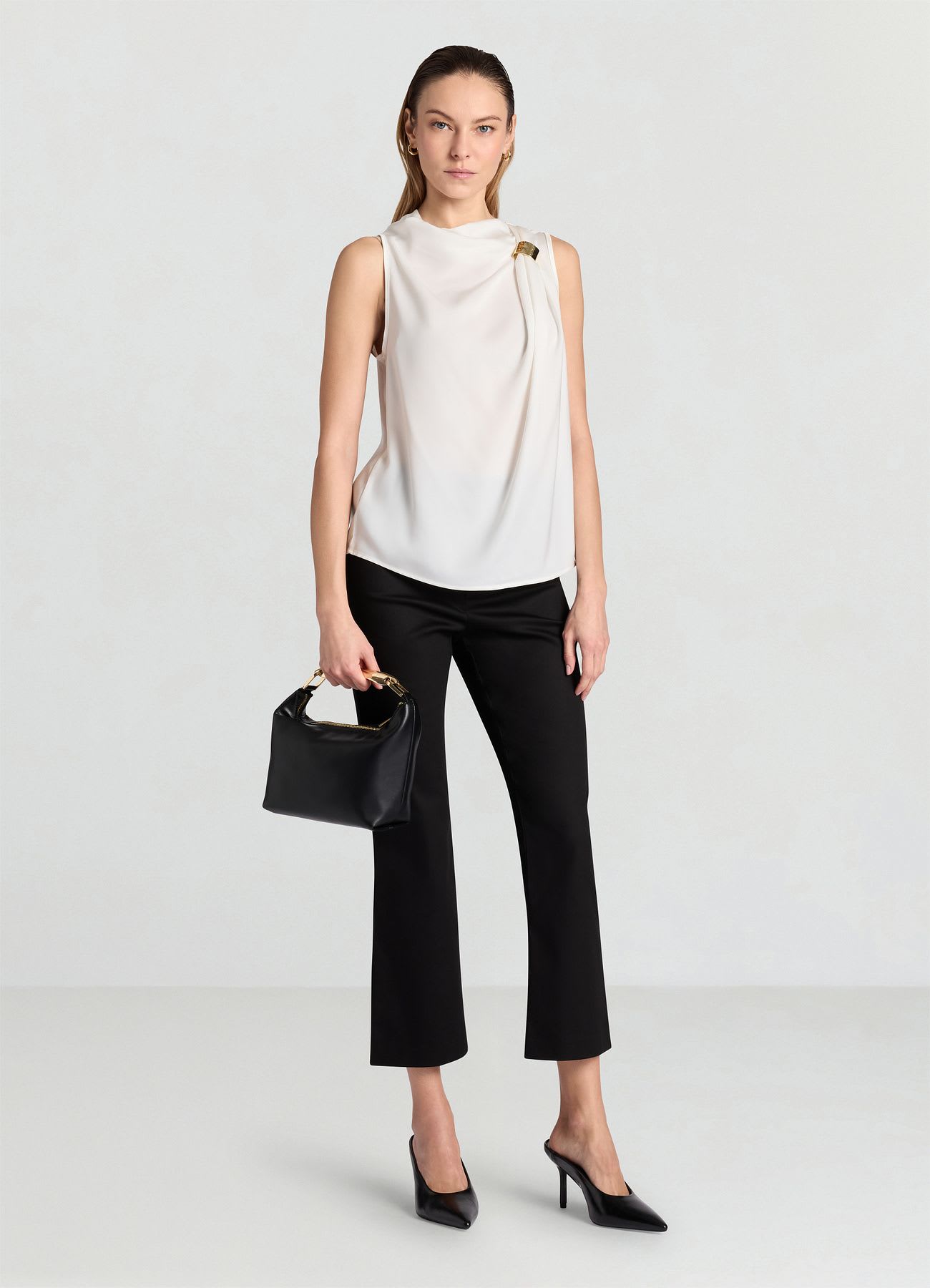 Top similsatin con drappeggio e anello metallico