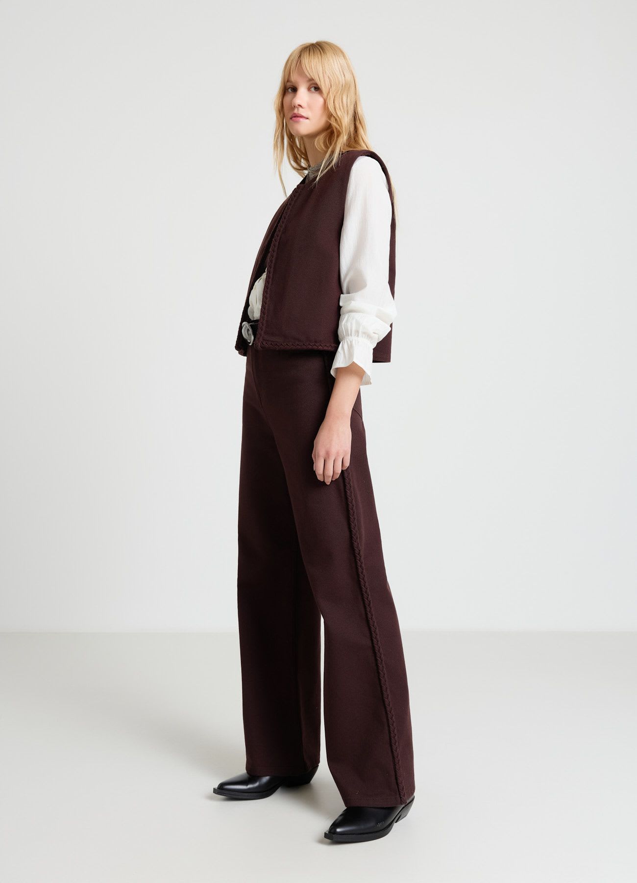 Pantaloni wide leg con passamaneria