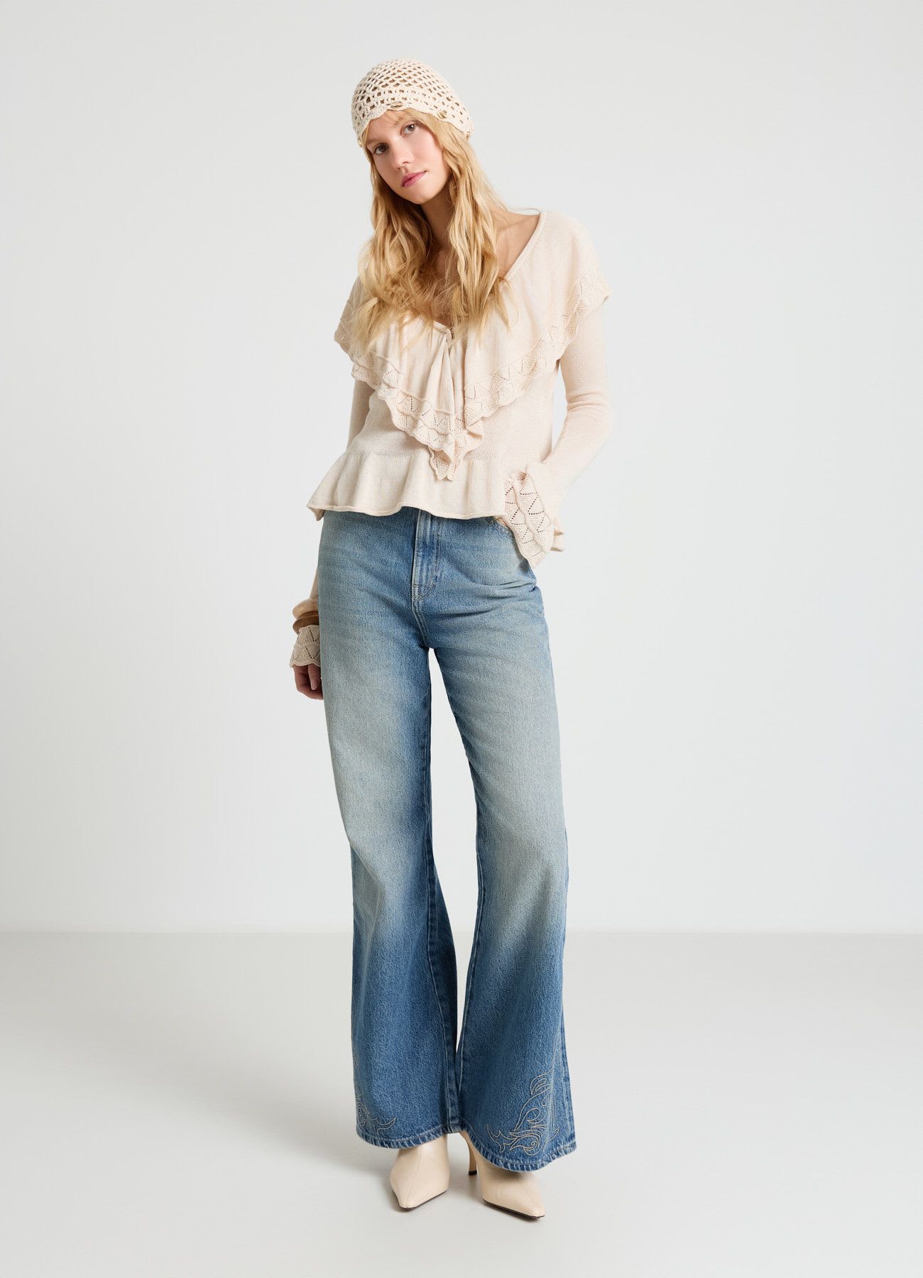 Jeans wide leg con ricamo al fondo