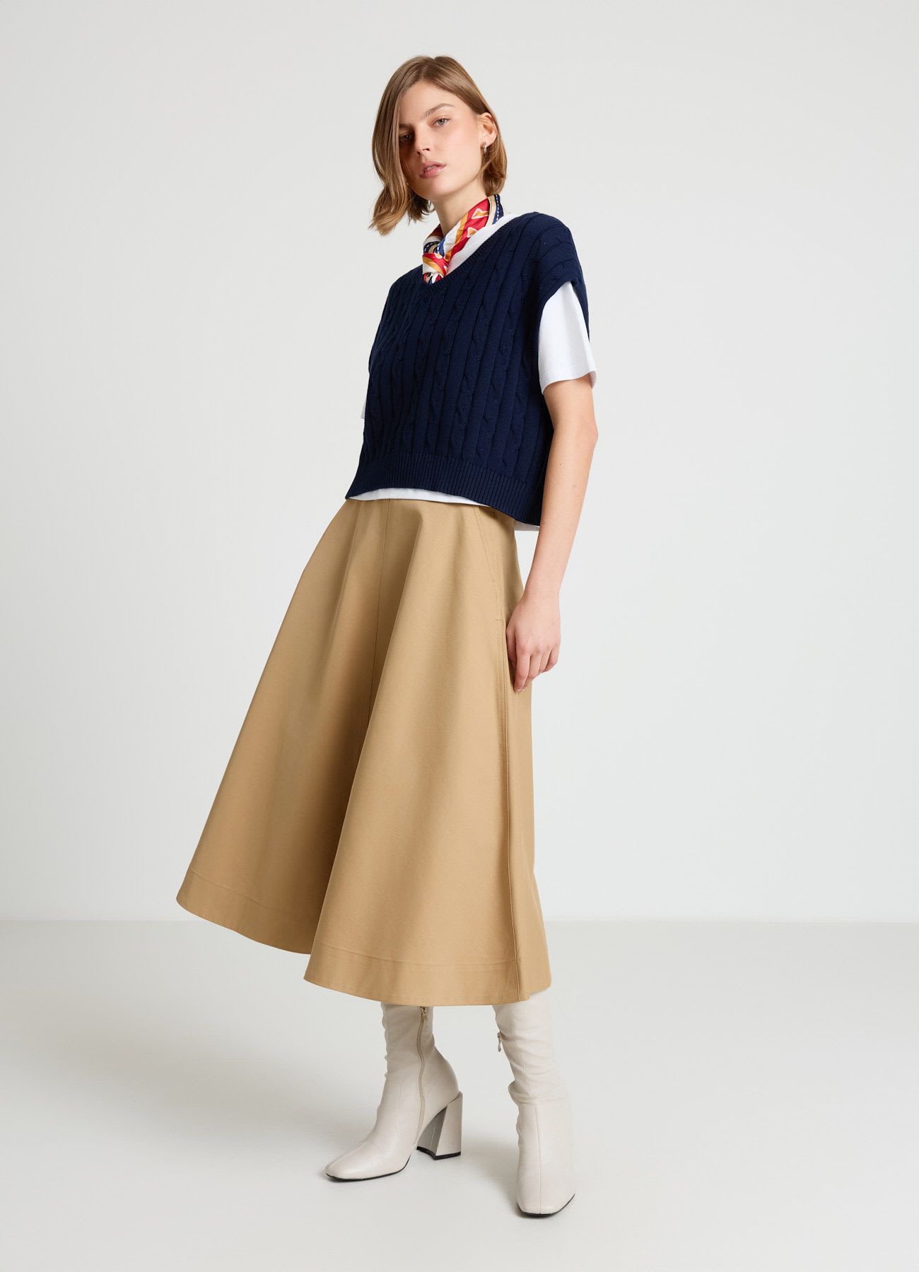 T-shirt con gilet lavorato a trecce