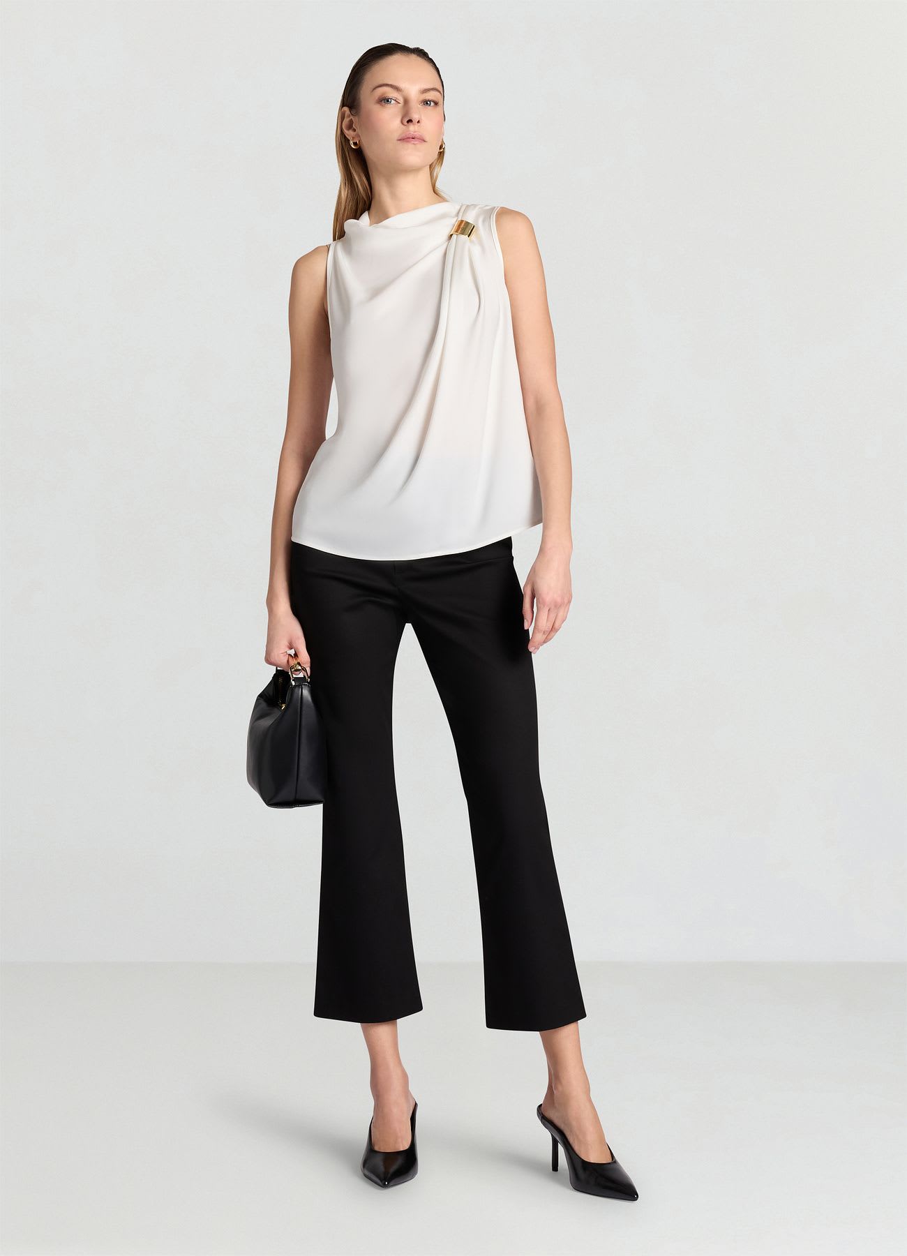 Pantaloni cropped flare tinta unita