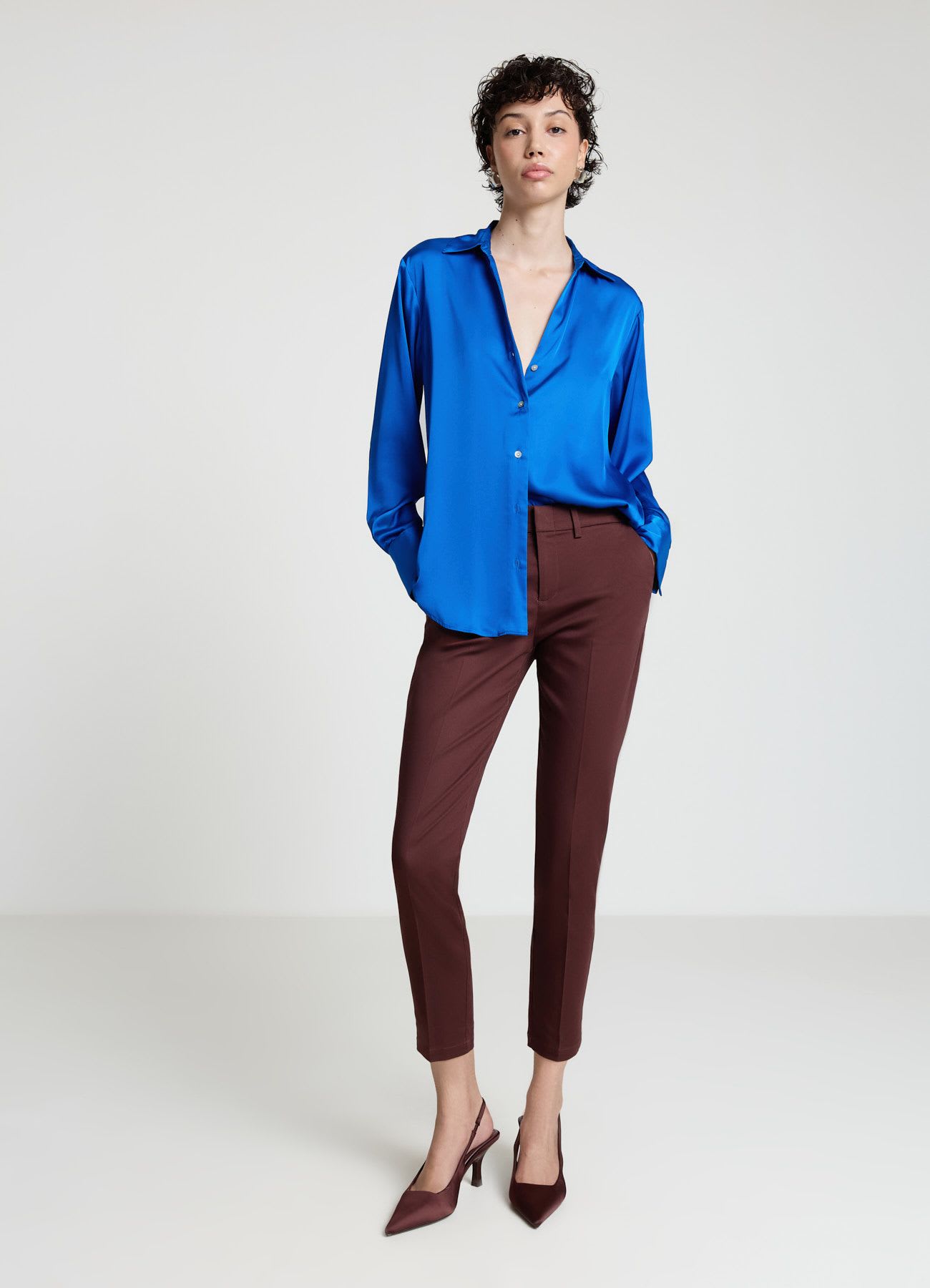 Camicia scollo a V similsatin