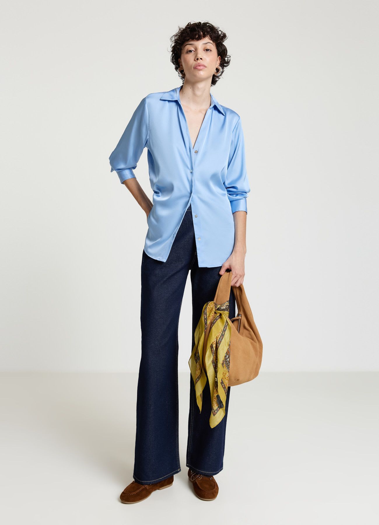 Camicia scollo a V similsatin