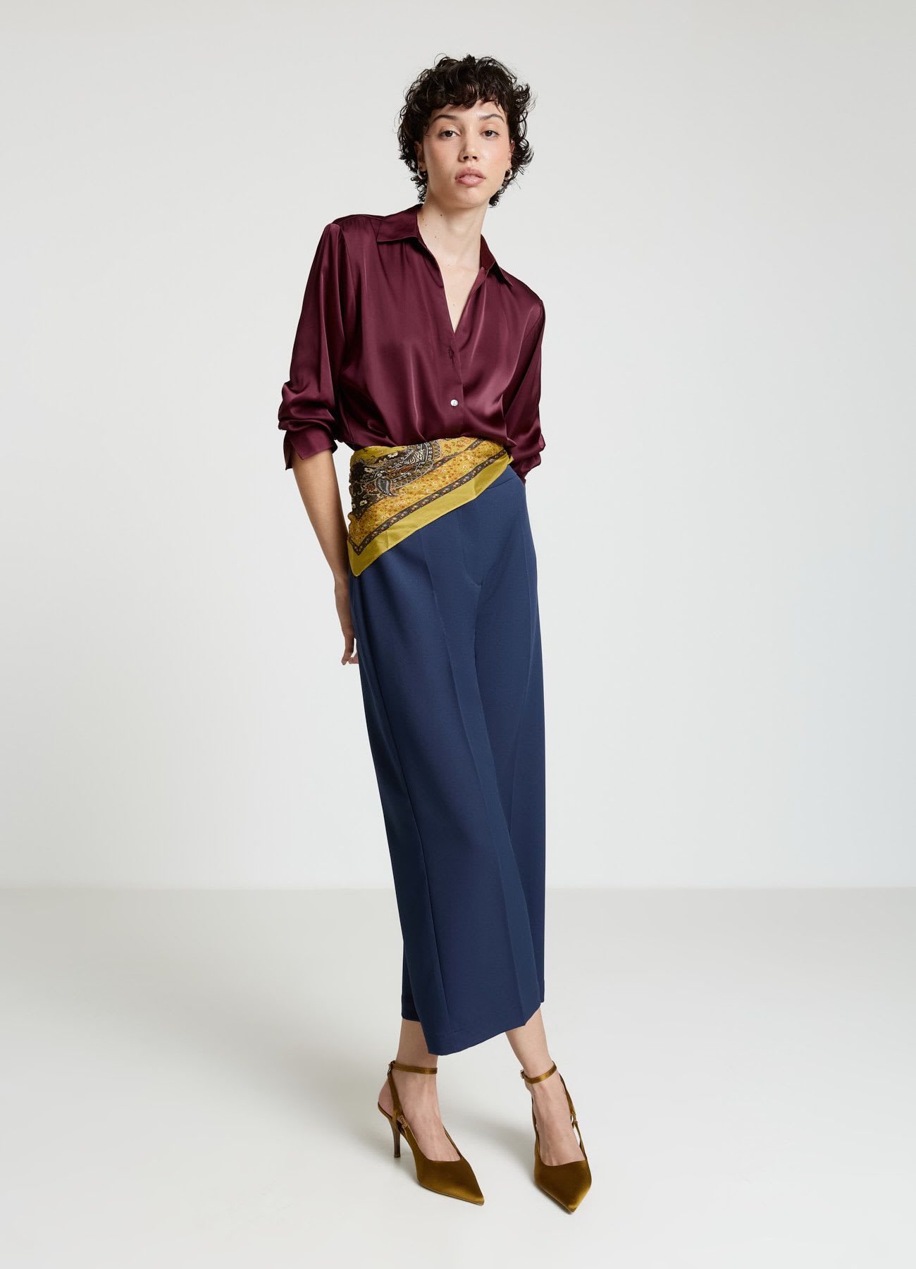 Camicia scollo a V similsatin