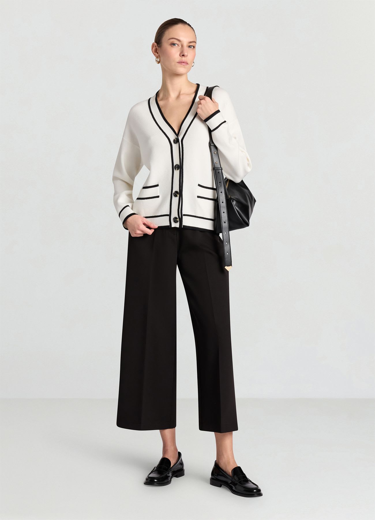 Cardigan con profili a contrasto e scollo a V