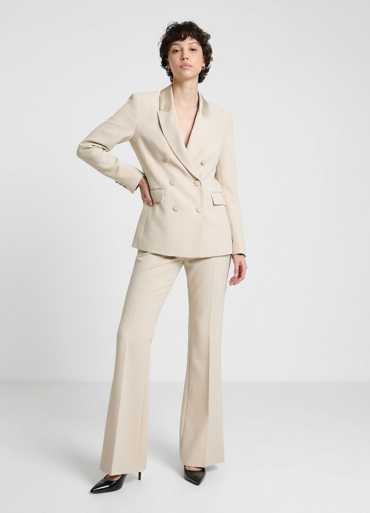 Giacca doppiopetto con revers similsatin