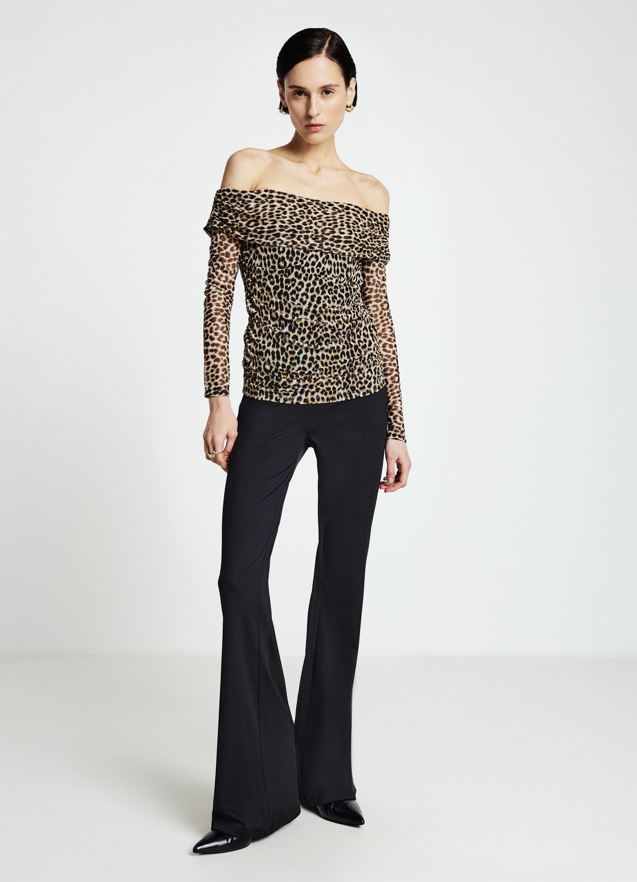 T-shirt a spalle scoperte fantasia animalier