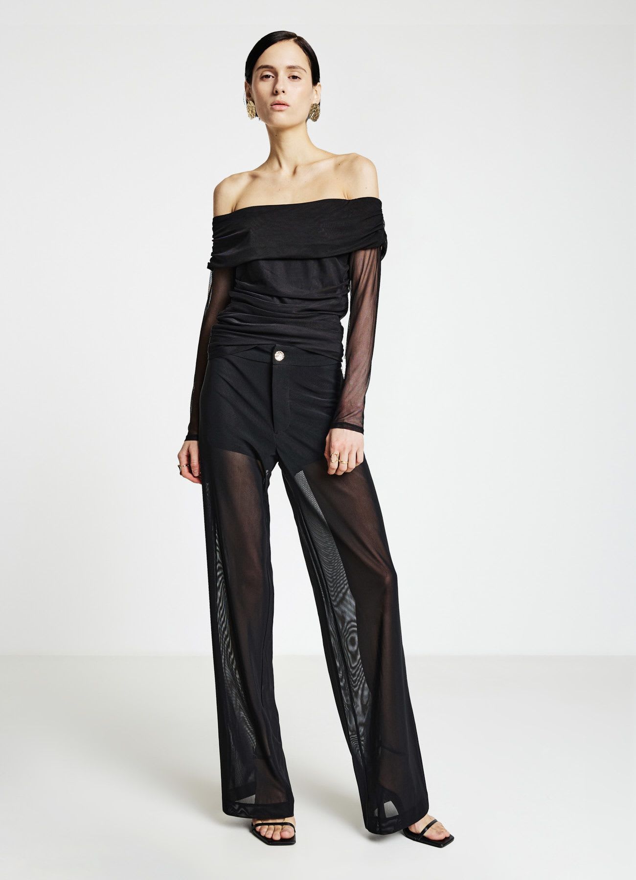 T-shirt a spalle scoperte in tulle