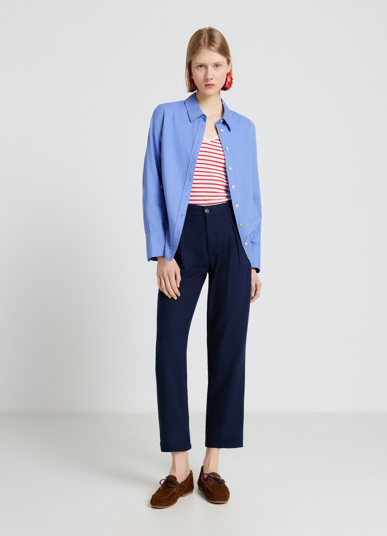 Pantaloni con pince in misto lino