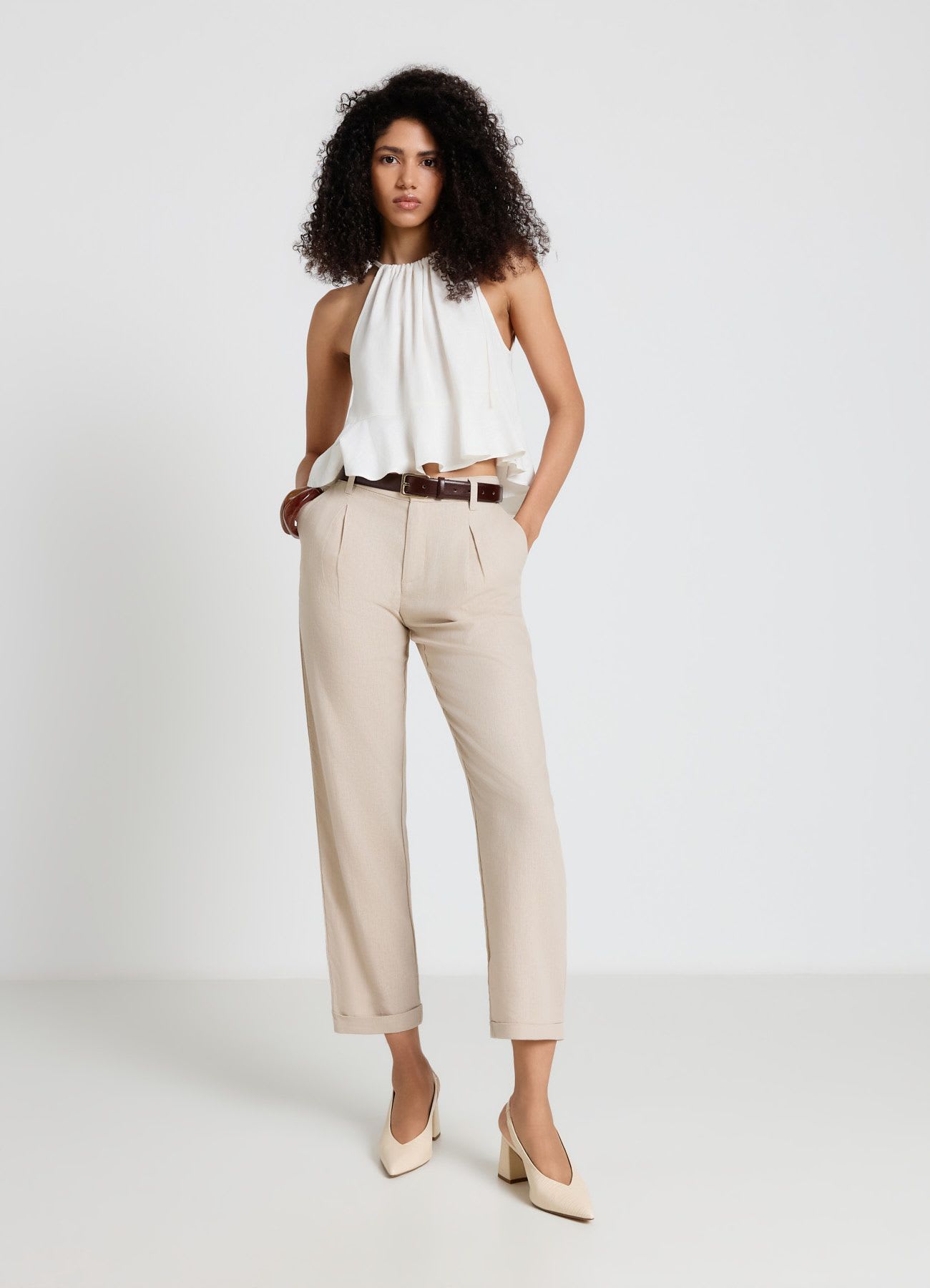 Pantaloni con pince in misto lino