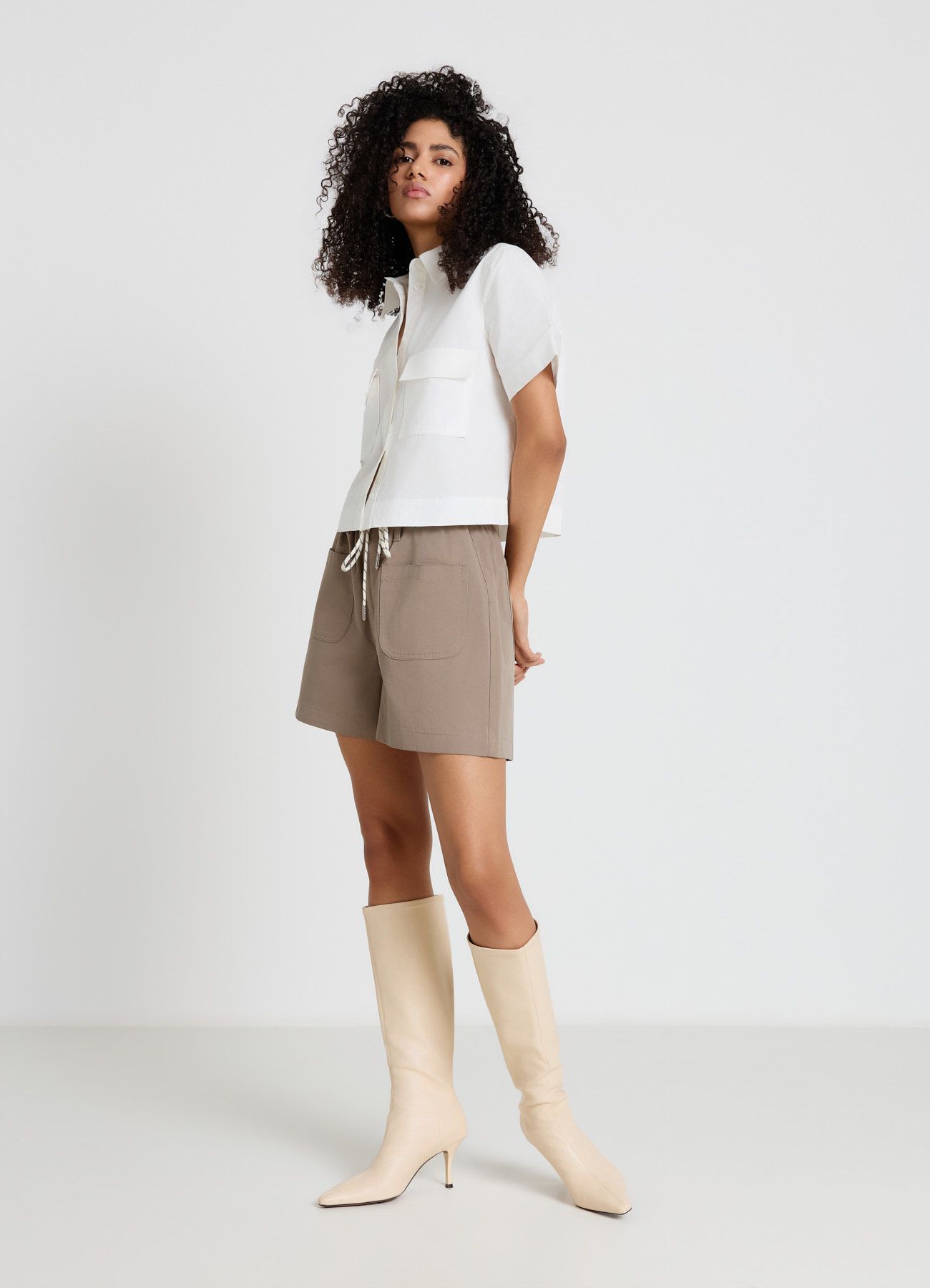 Shorts con cordino e tasche a toppa