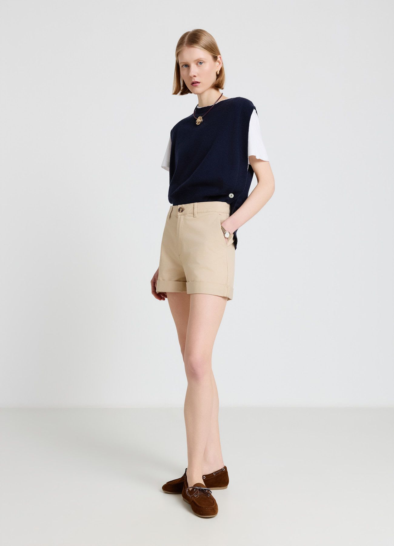 Shorts chino con risvolto