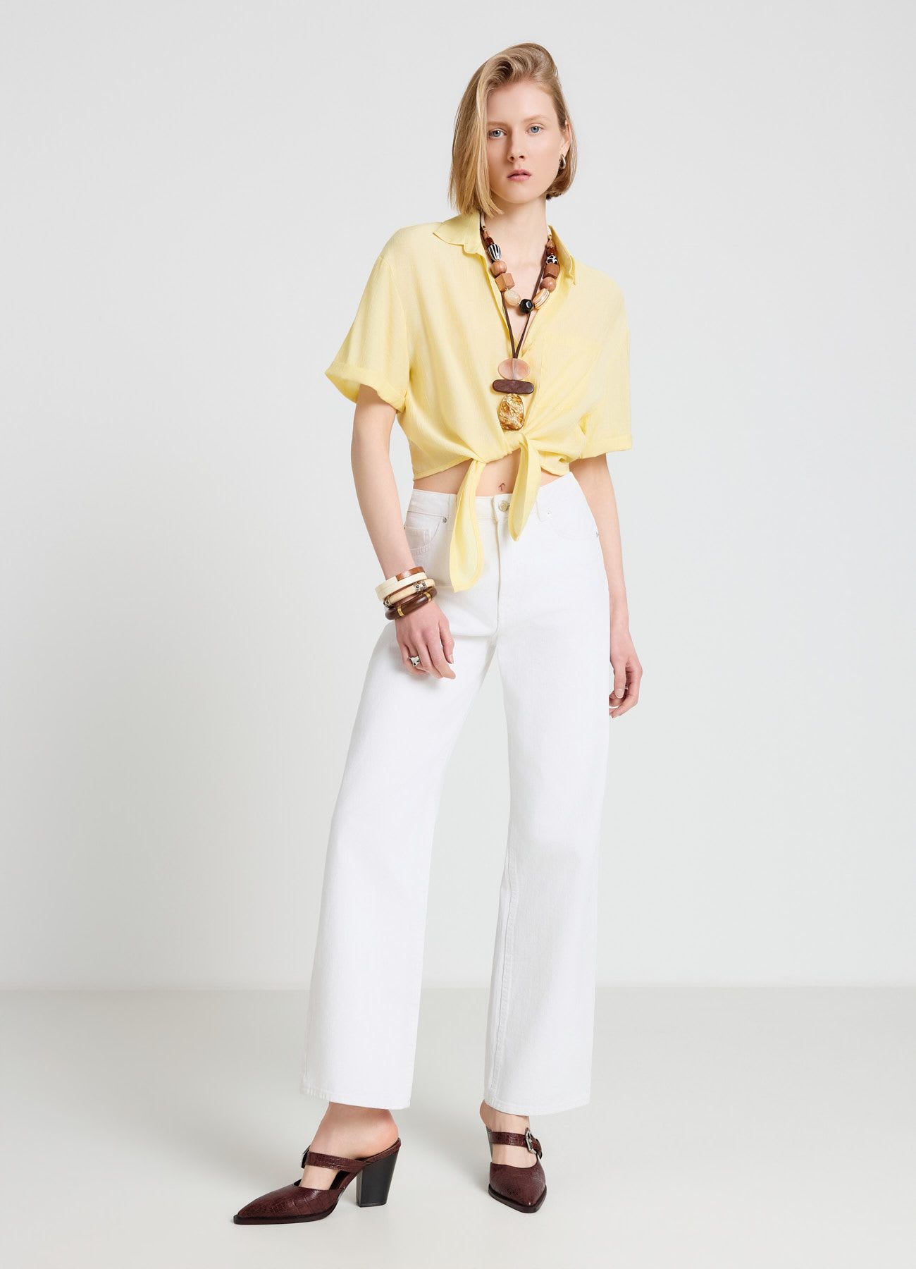 Camicia tinta unita con nodo
