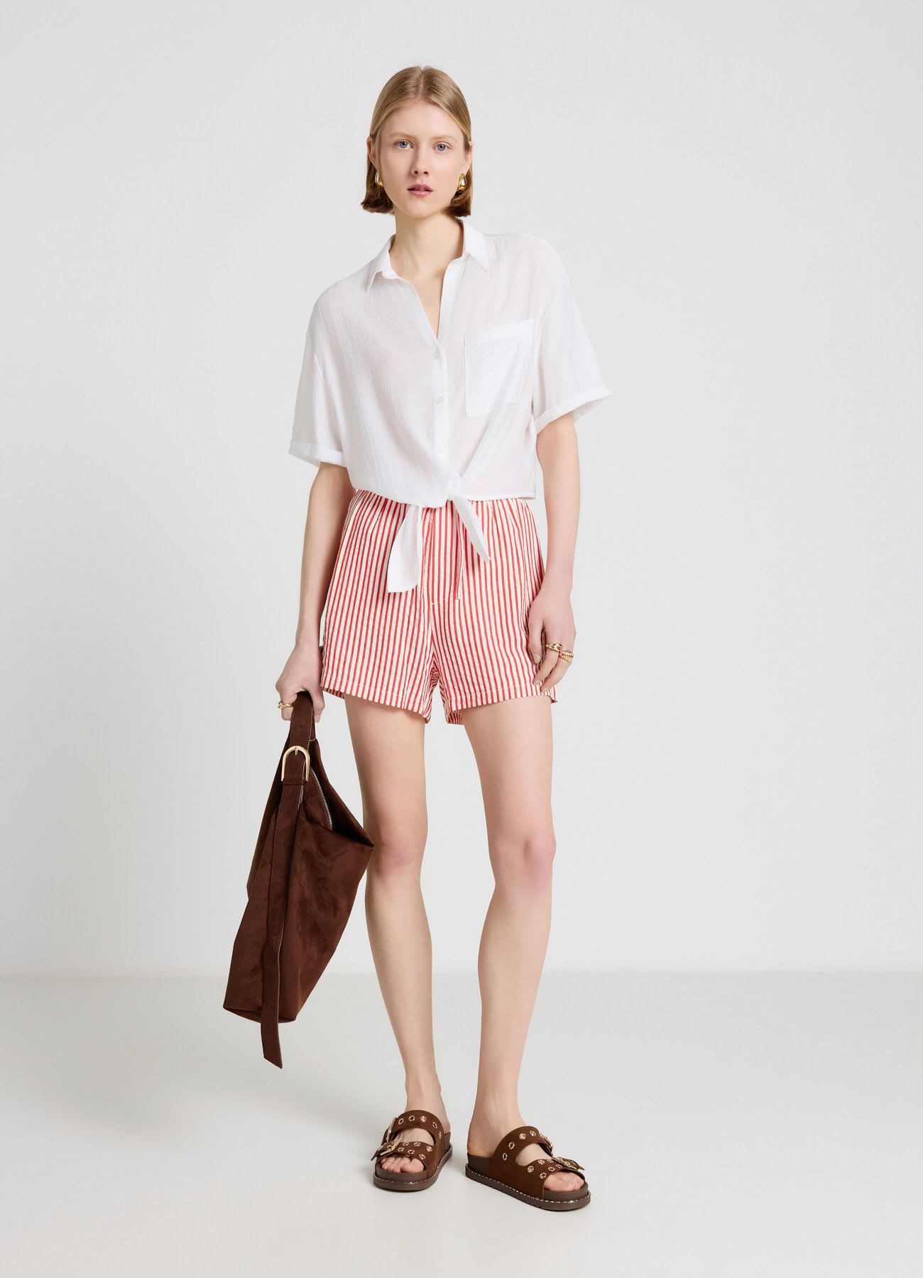 Camicia tinta unita con nodo