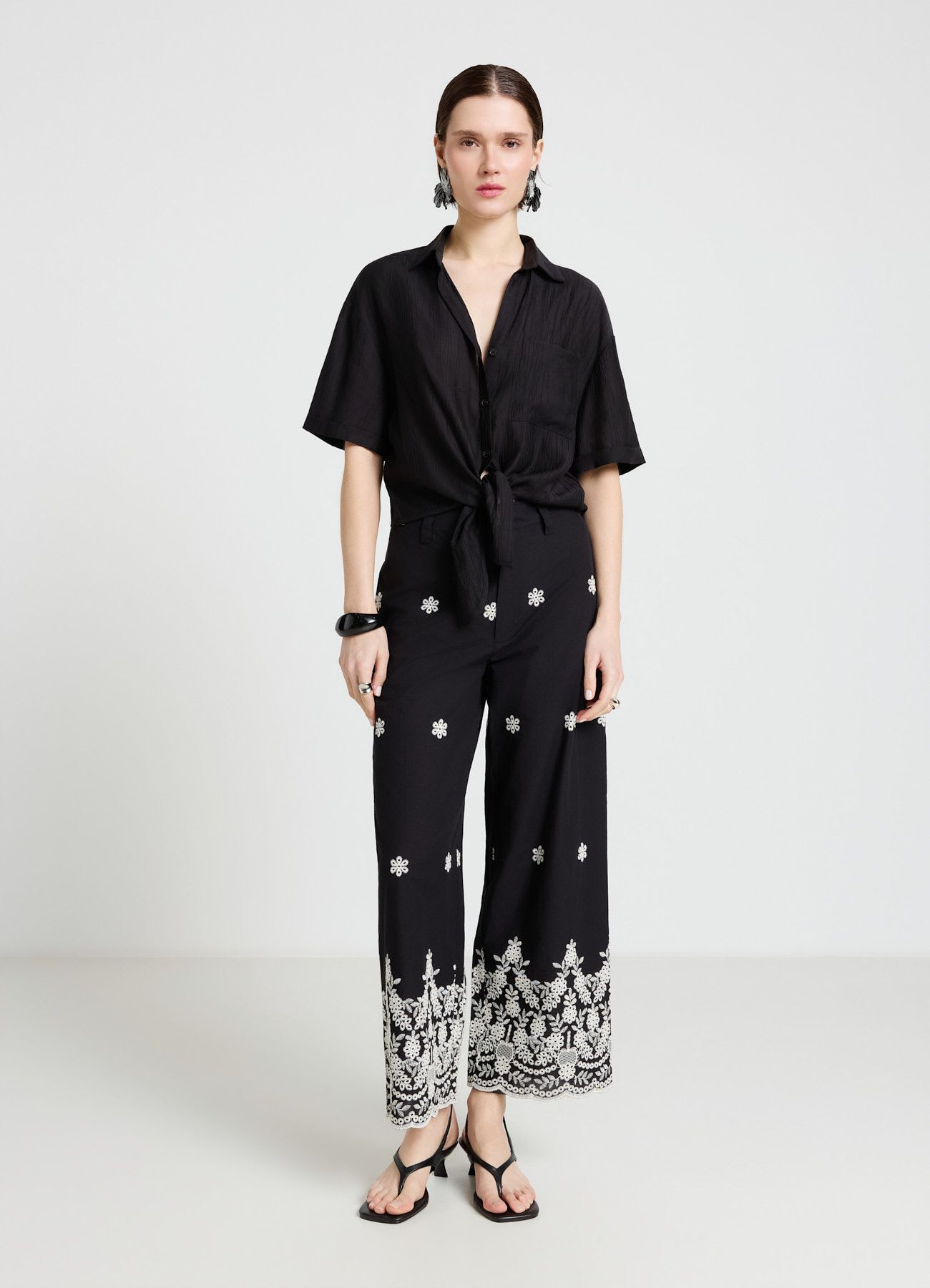 Camicia tinta unita con nodo