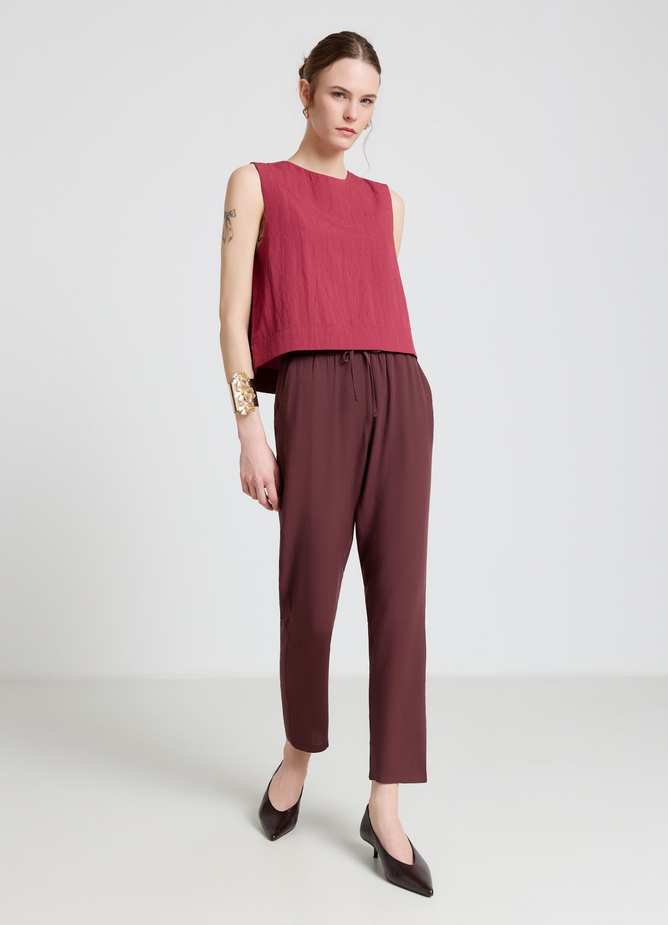 Pantaloni lunghi con vita elasticizzata e coulisse