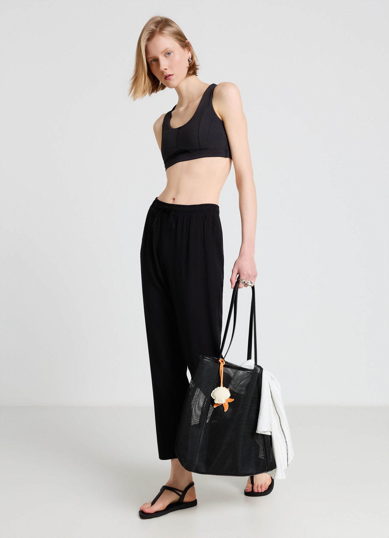 Pantaloni lunghi con vita elasticizzata e coulisse