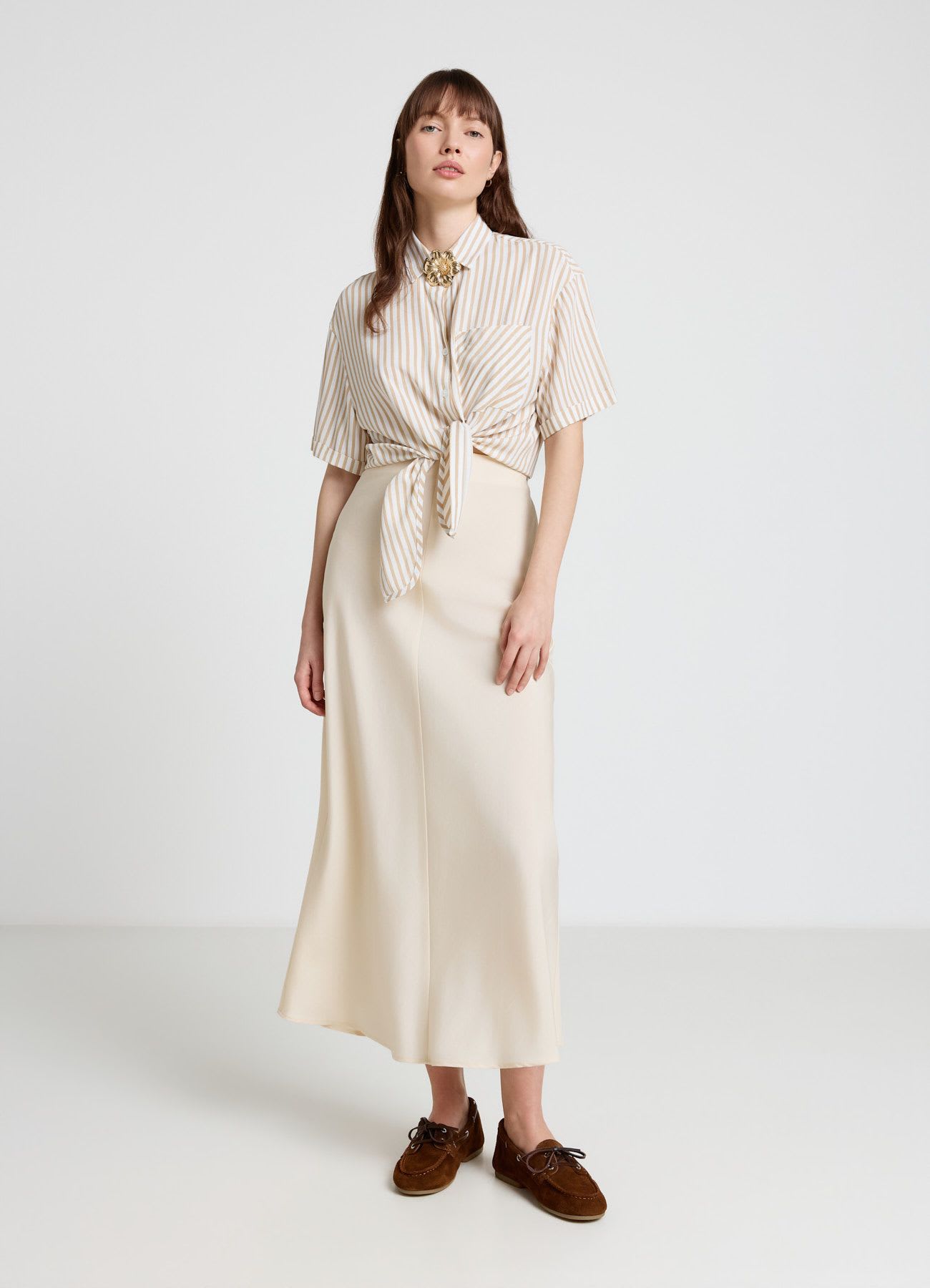 Camicia a righe con nodo frontale