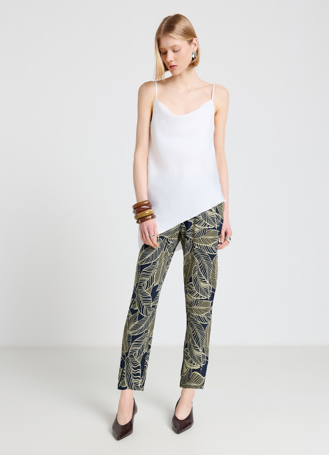 Pantaloni con stampa fogliame e coulisse
