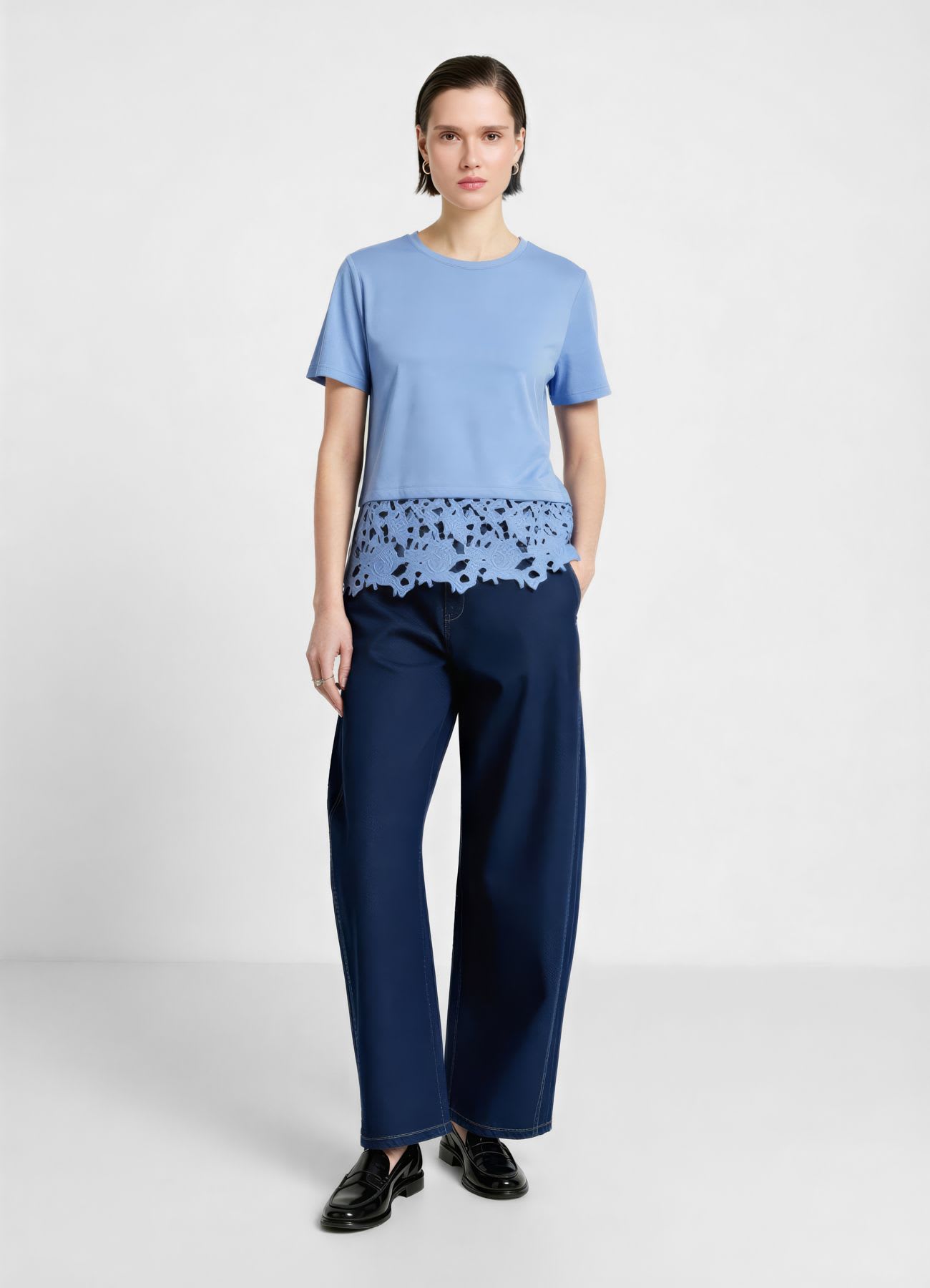 T-shirt con fondo in sangallo