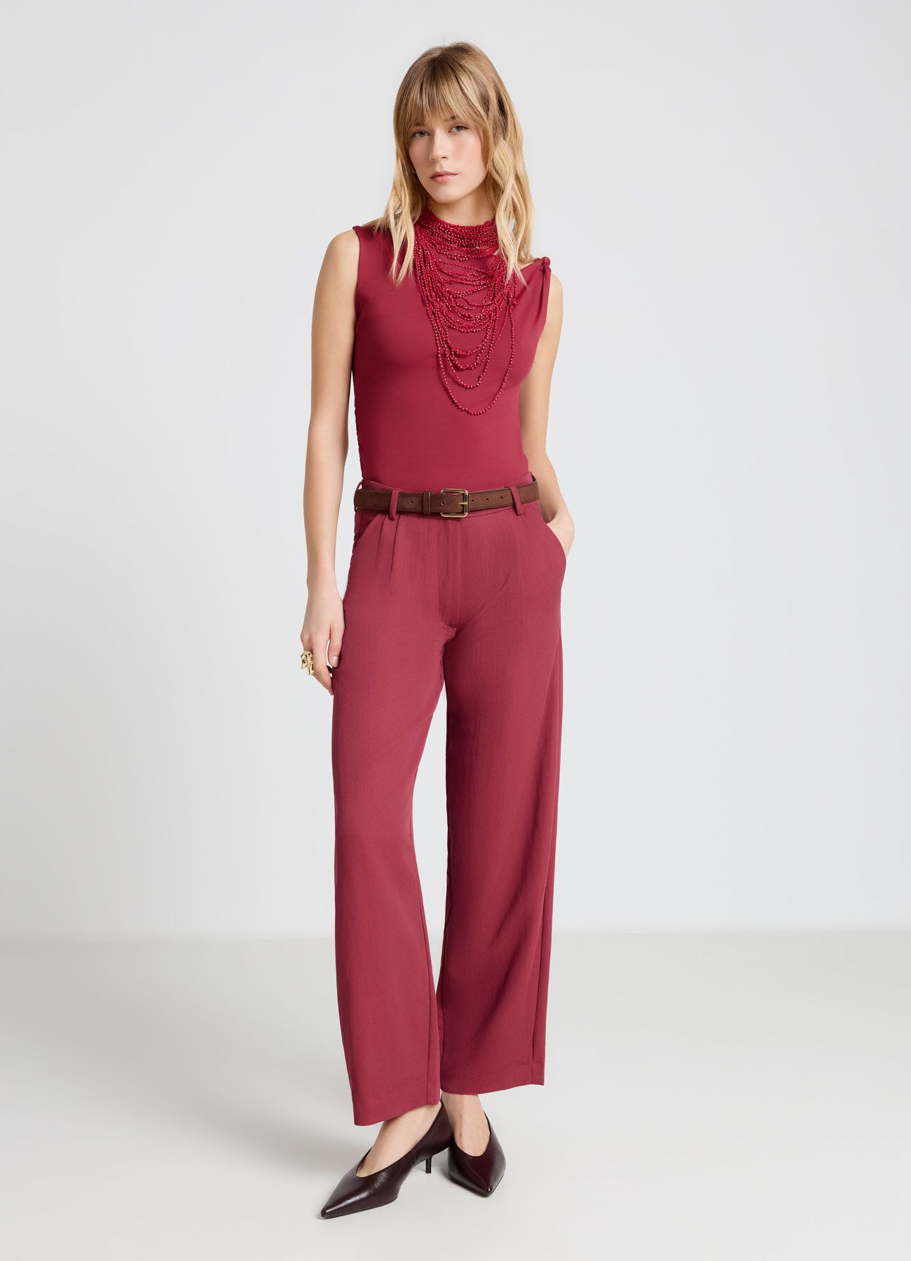 Top asimmetrico drappeggiato con nodo