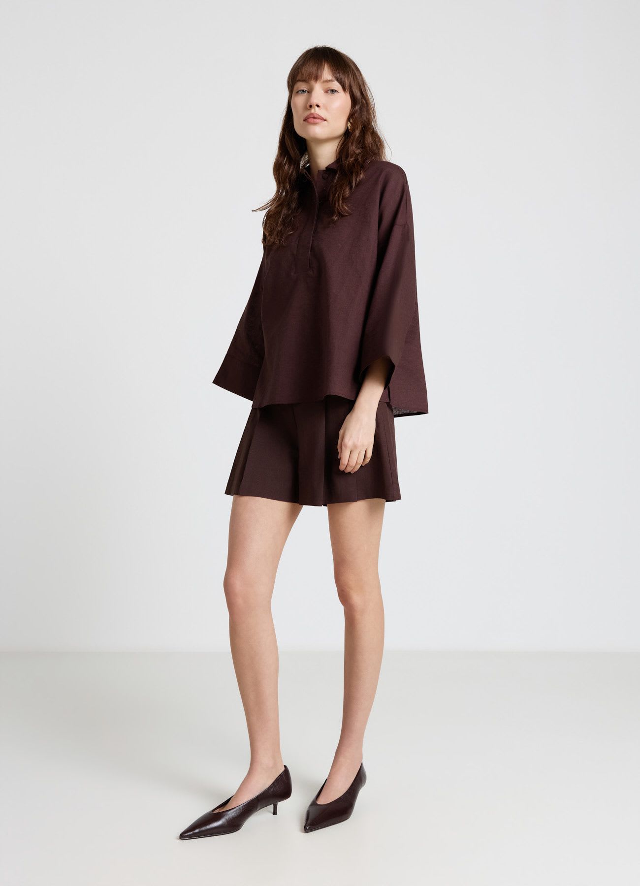 Camicia con nodo sul fianco e mezza abbottonatura