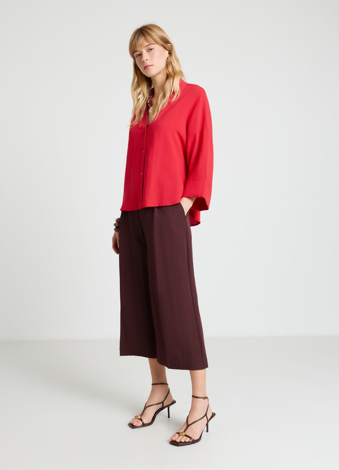 Camicia ampia con scollo a V e bottoni