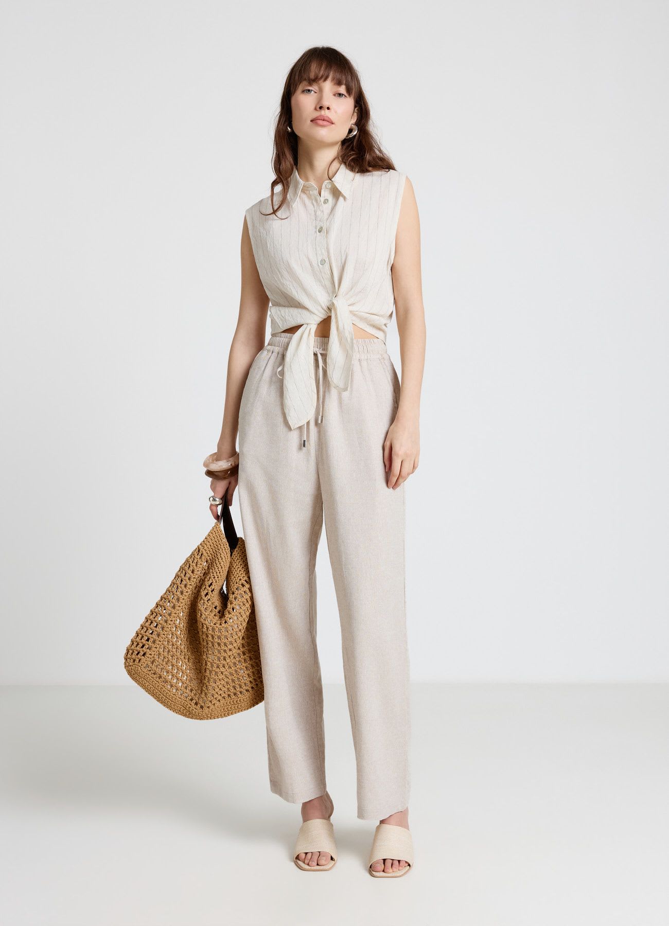 Camicia smanicata a righe con nodo