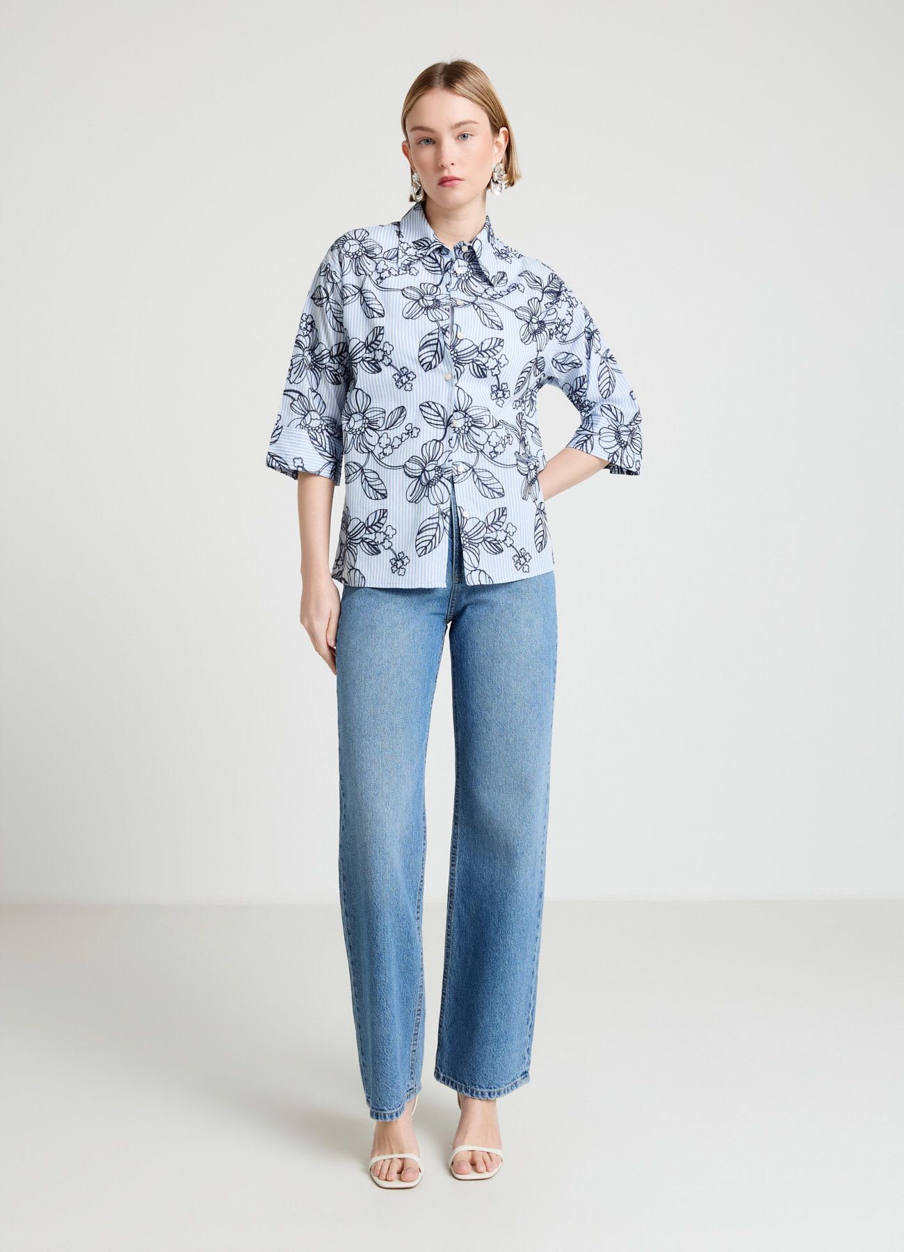 Camicia over a righe con ricamo floreale