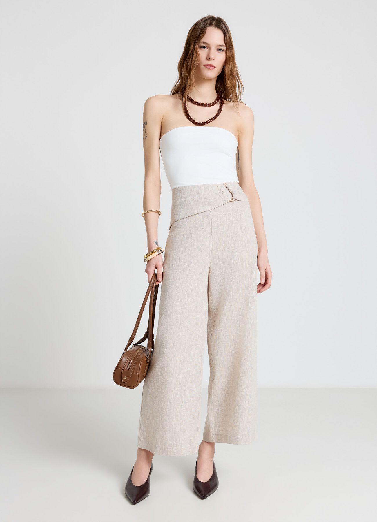 Pantaloni culotte con fibbia in lino