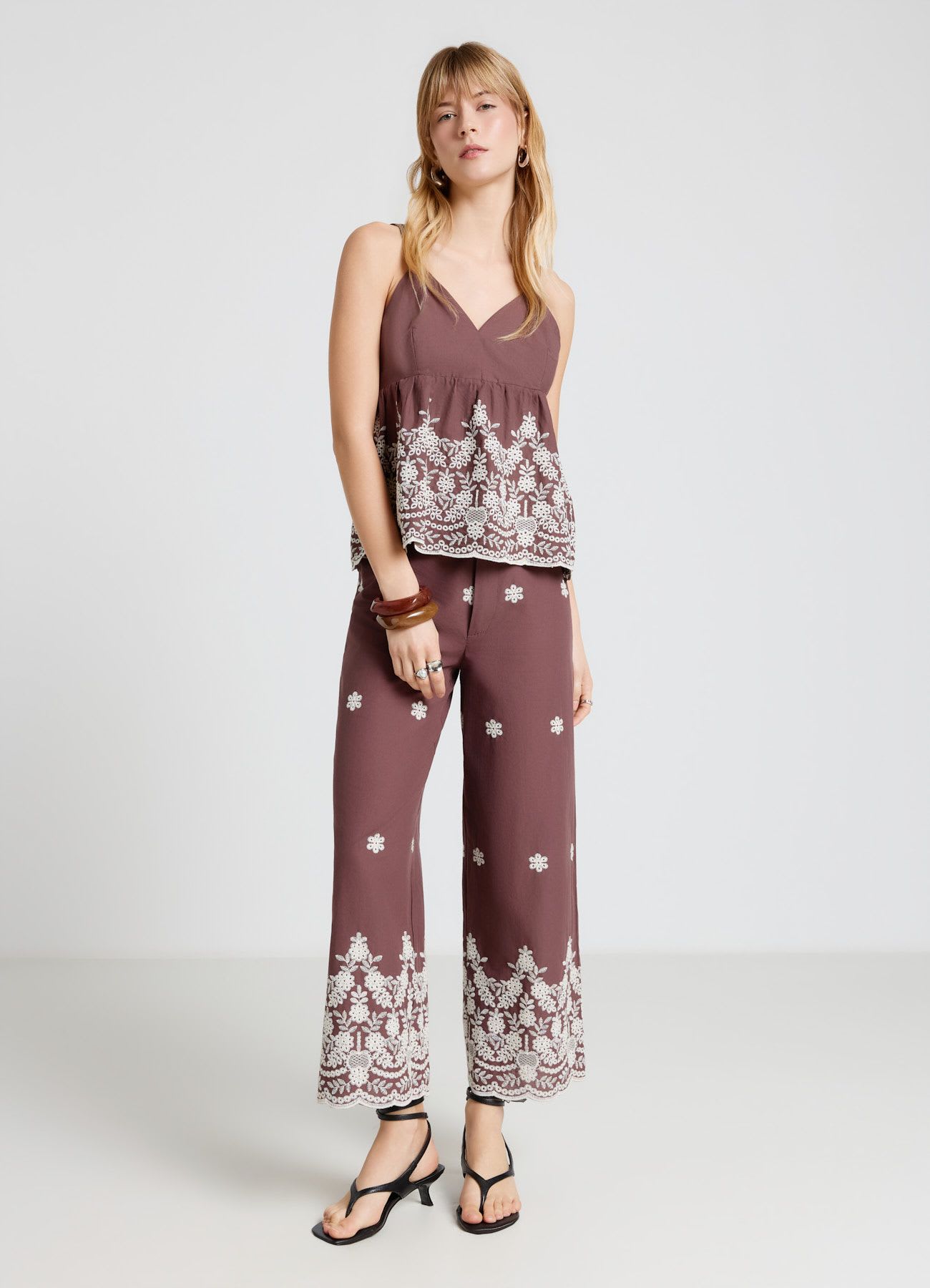 Pantaloni culotte con ricamo floreale