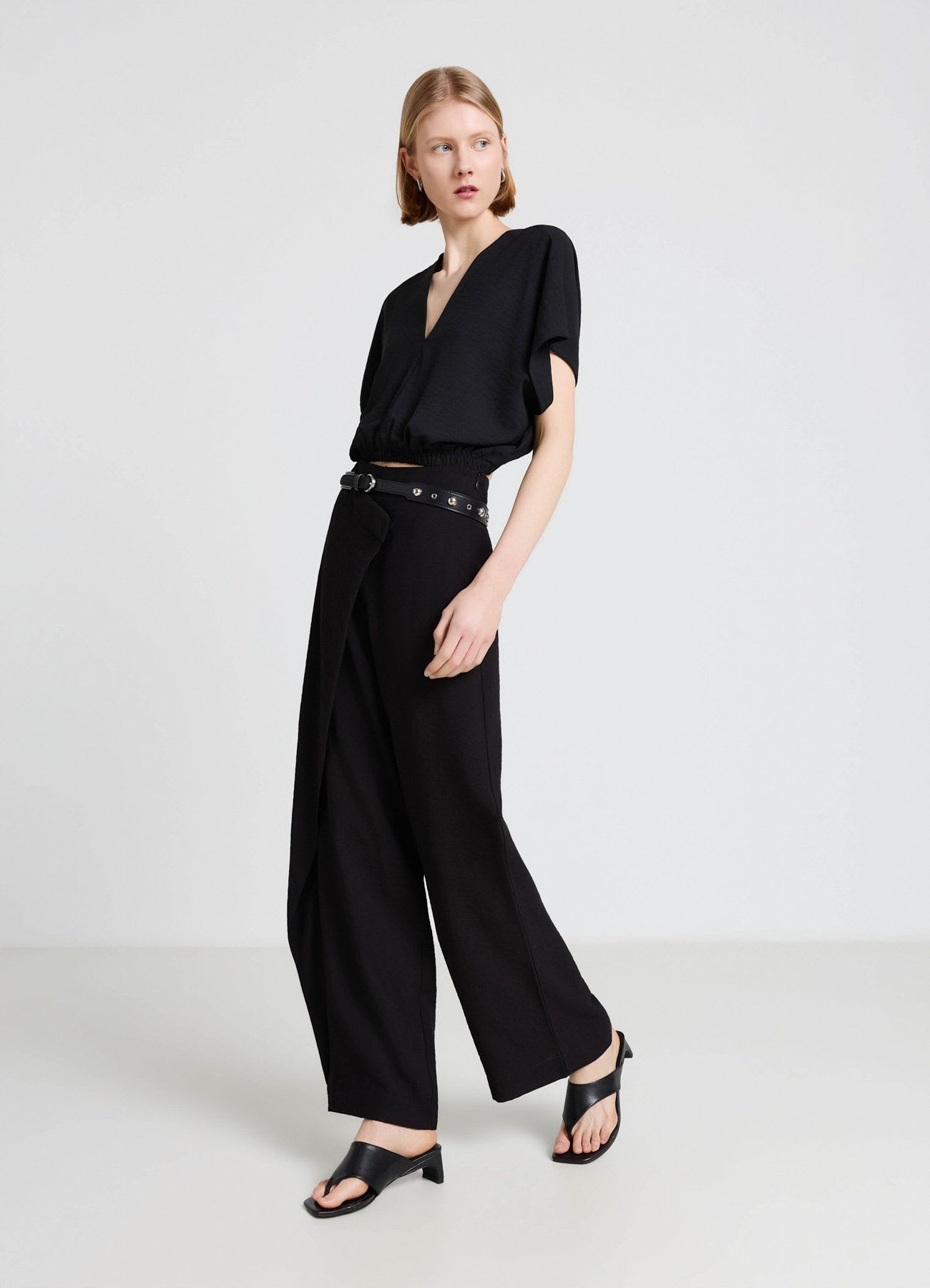 Pantaloni lunghi con pannello frontale sovrapposto