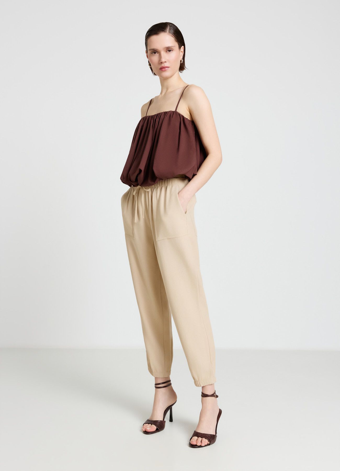 Pantaloni jogger con coulisse e tasche applicate