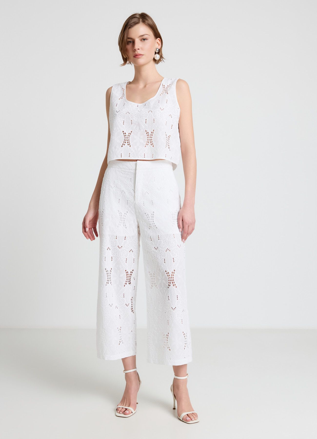 Pantaloni culotte in sangallo