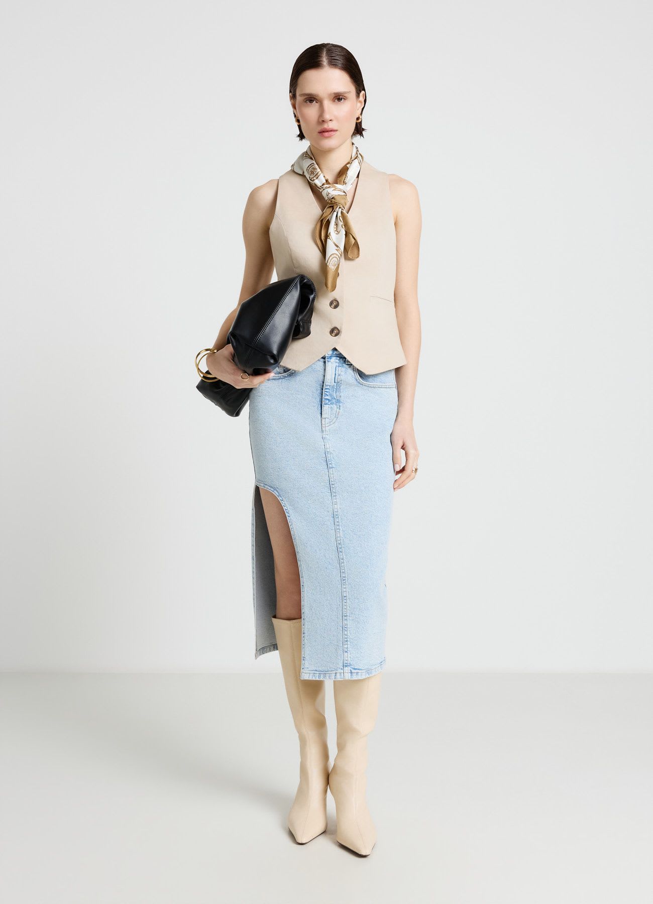 Gilet con scollo a v e bottoni