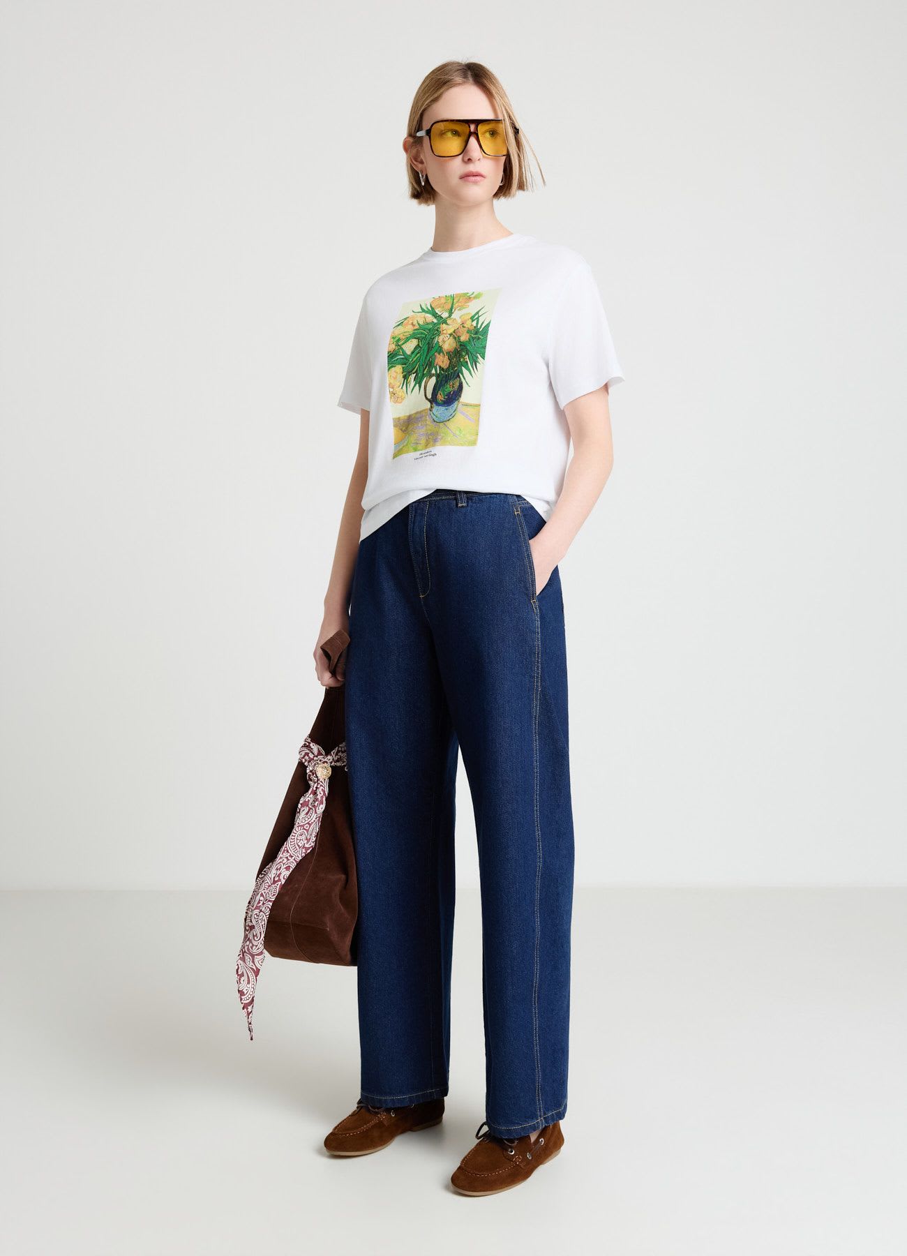 T-shirt con stampa vaso fiori
