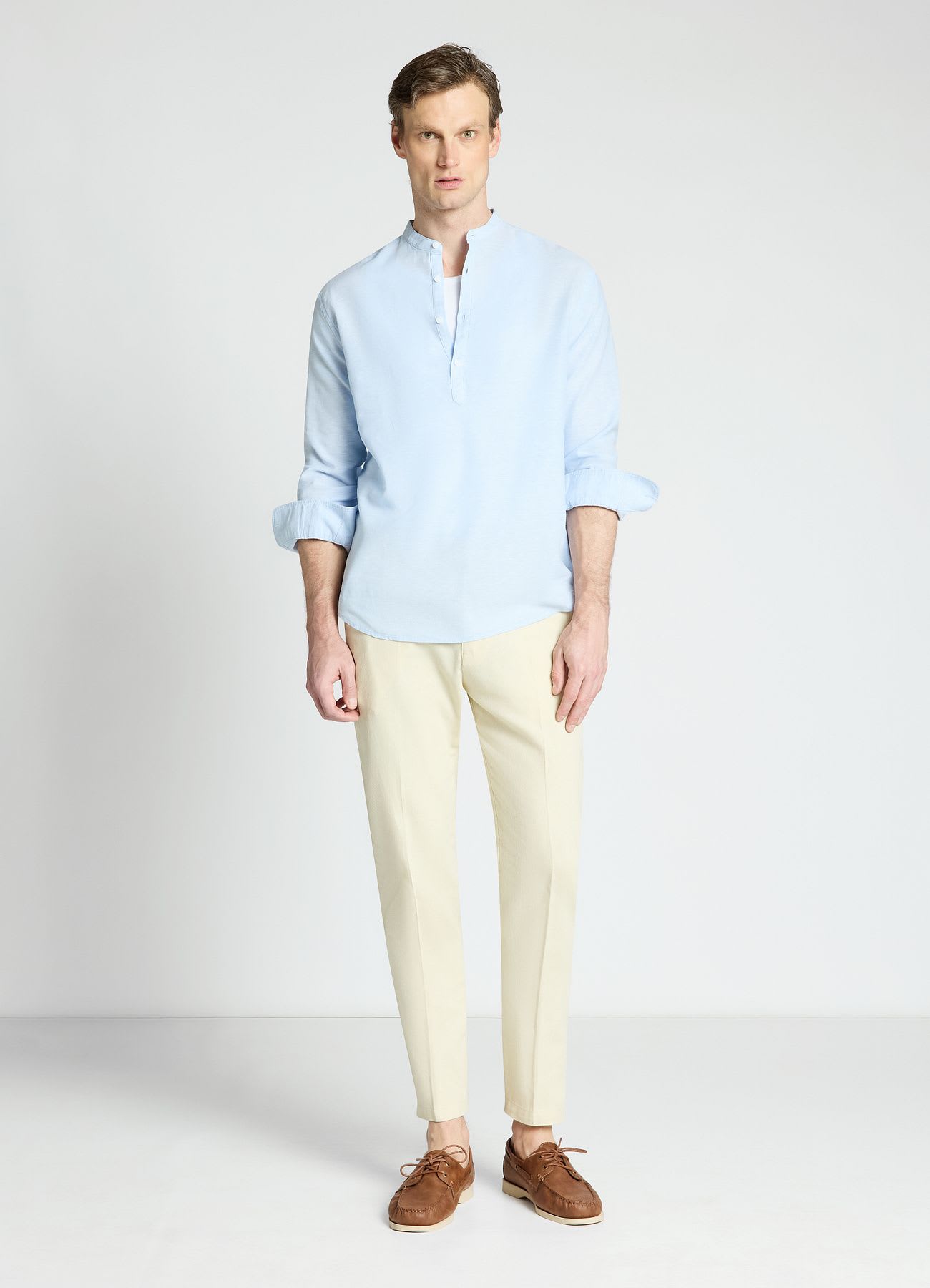 Camicia coreana con mezza abbottonatura