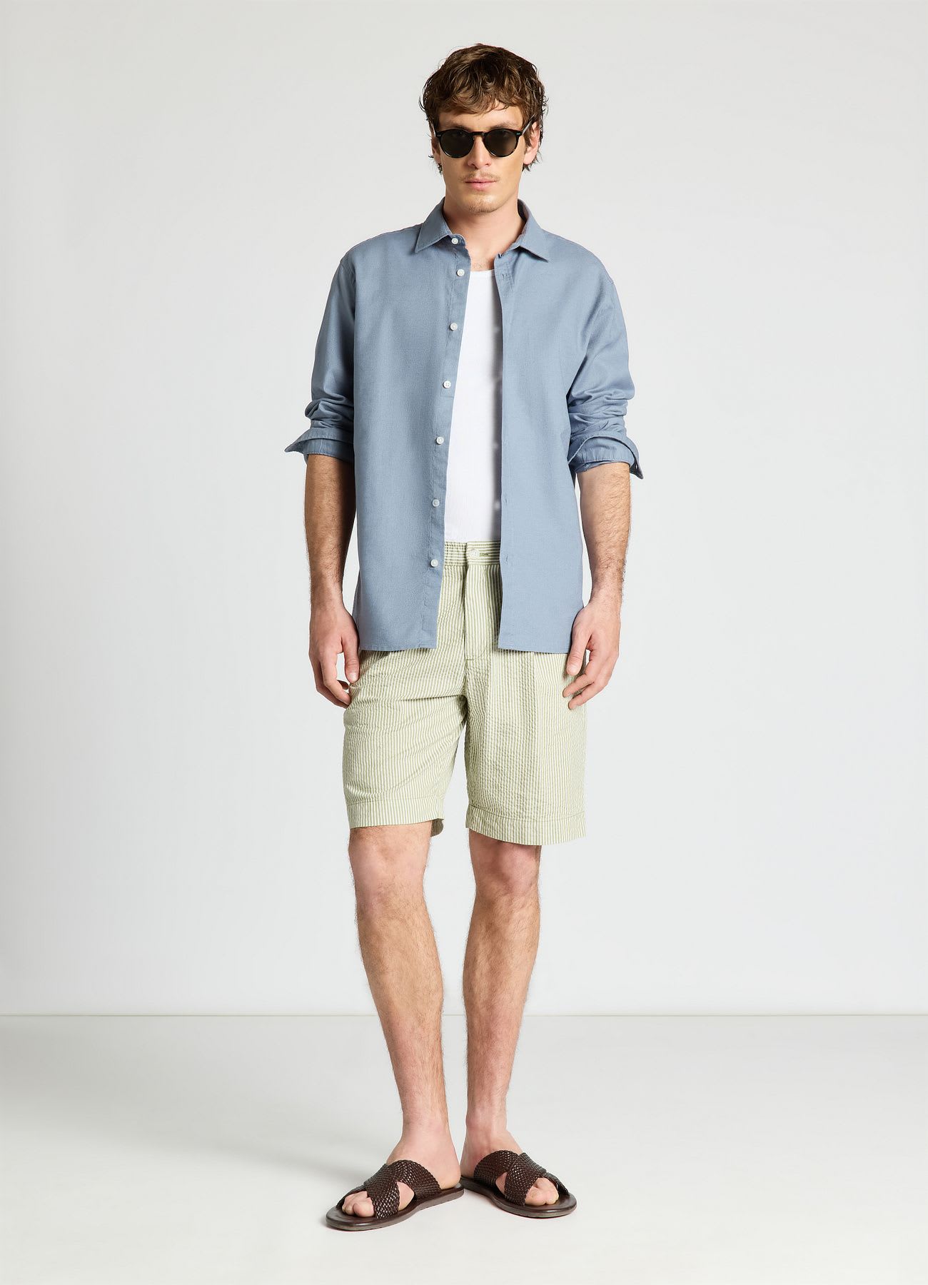 Pantaloncini bermuda a righe con risvolto
