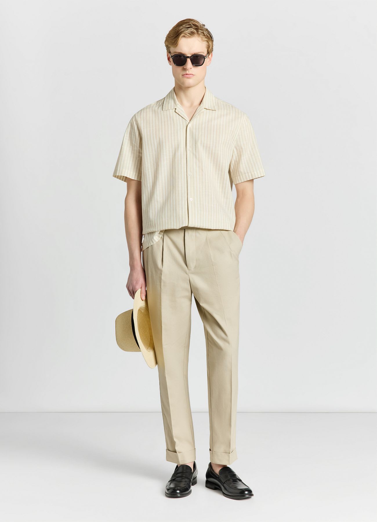 Pantaloni sartoriali con fibbia in vita